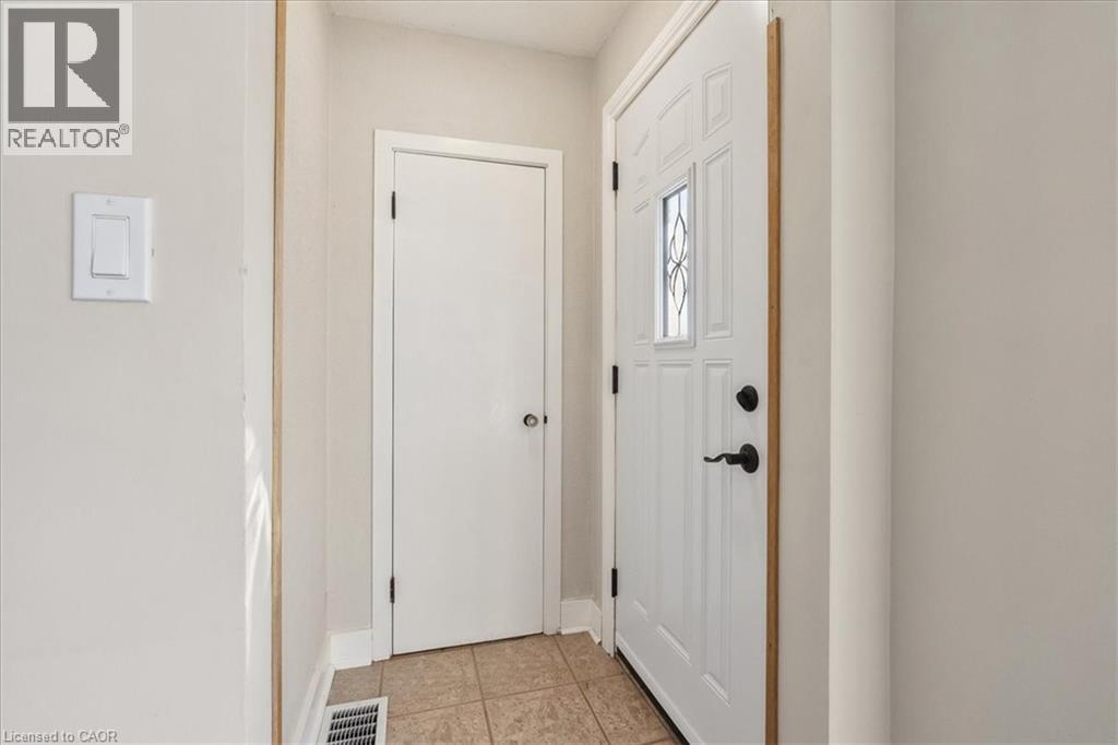 29 East 34th Street, Hamilton, Ontario  L8V 3W2 - Photo 5 - 40775264