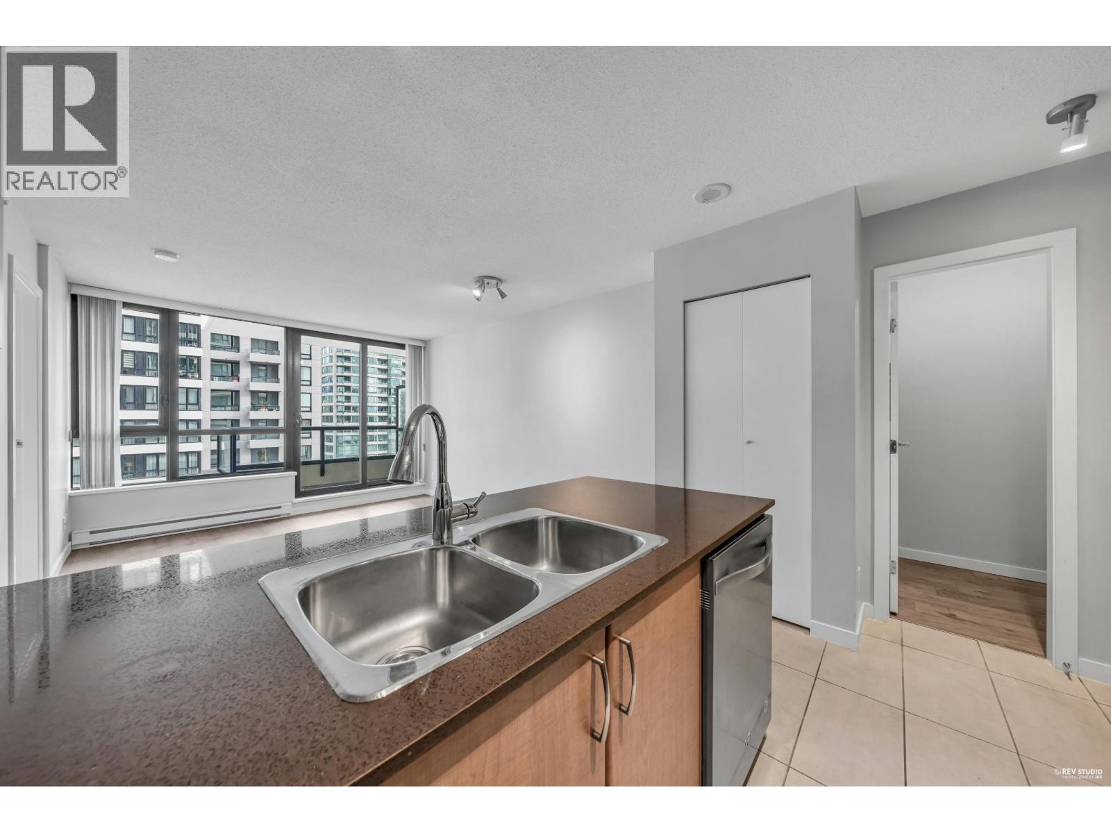 1703 977 Mainland Street, Vancouver, British Columbia  V6B 1T2 - Photo 9 - R3065814