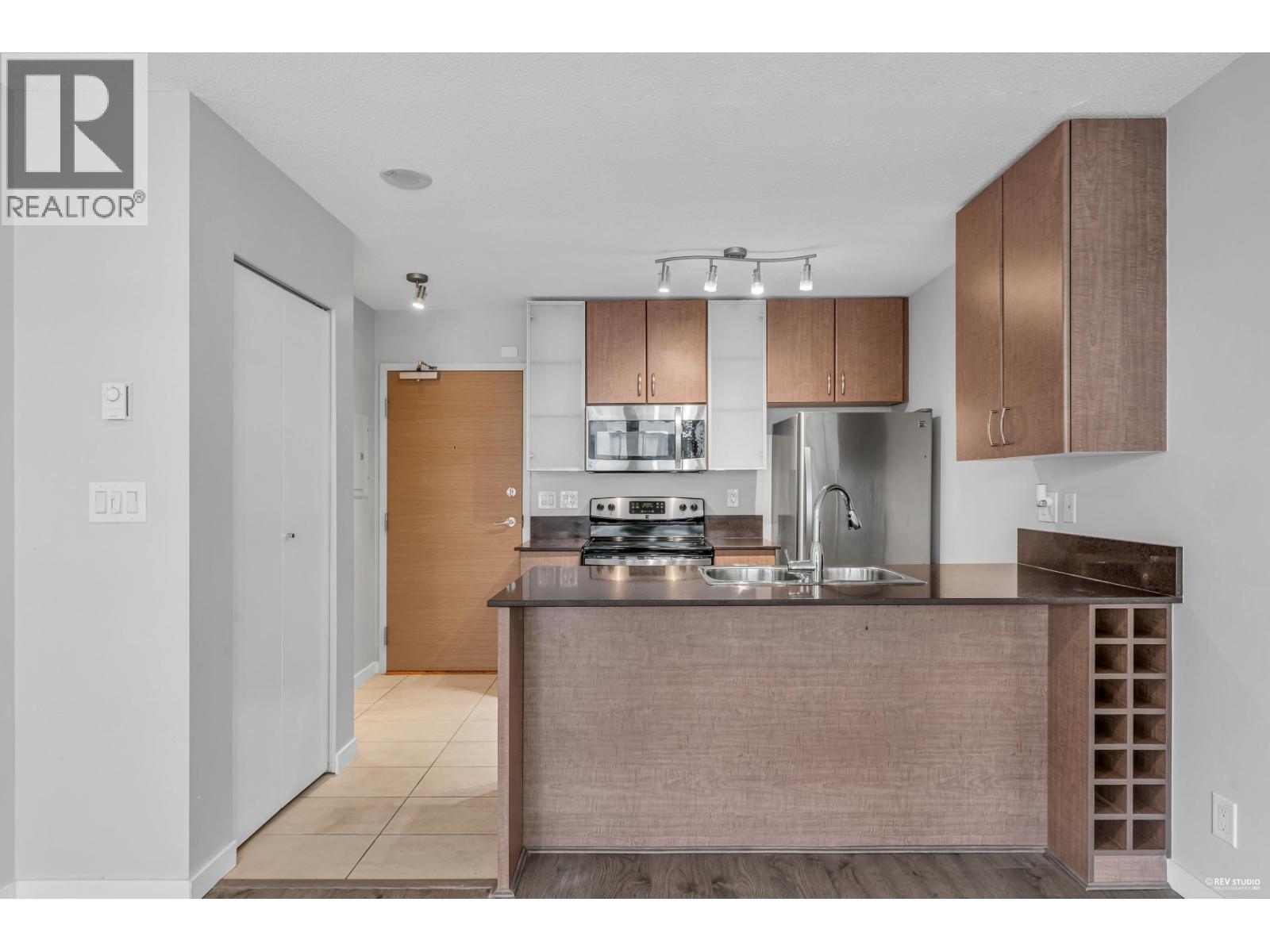 1703 977 Mainland Street, Vancouver, British Columbia  V6B 1T2 - Photo 4 - R3065814