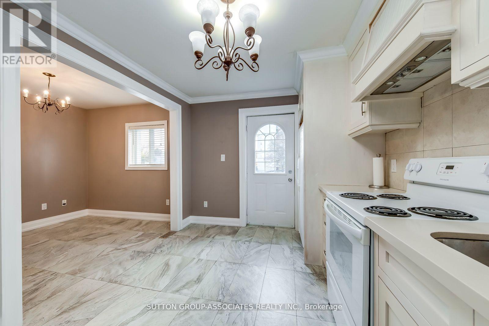 2nd Fl. - 3564 Eglinton Avenue W, Toronto, Ontario  M6M 1V8 - Photo 4 - W12464680