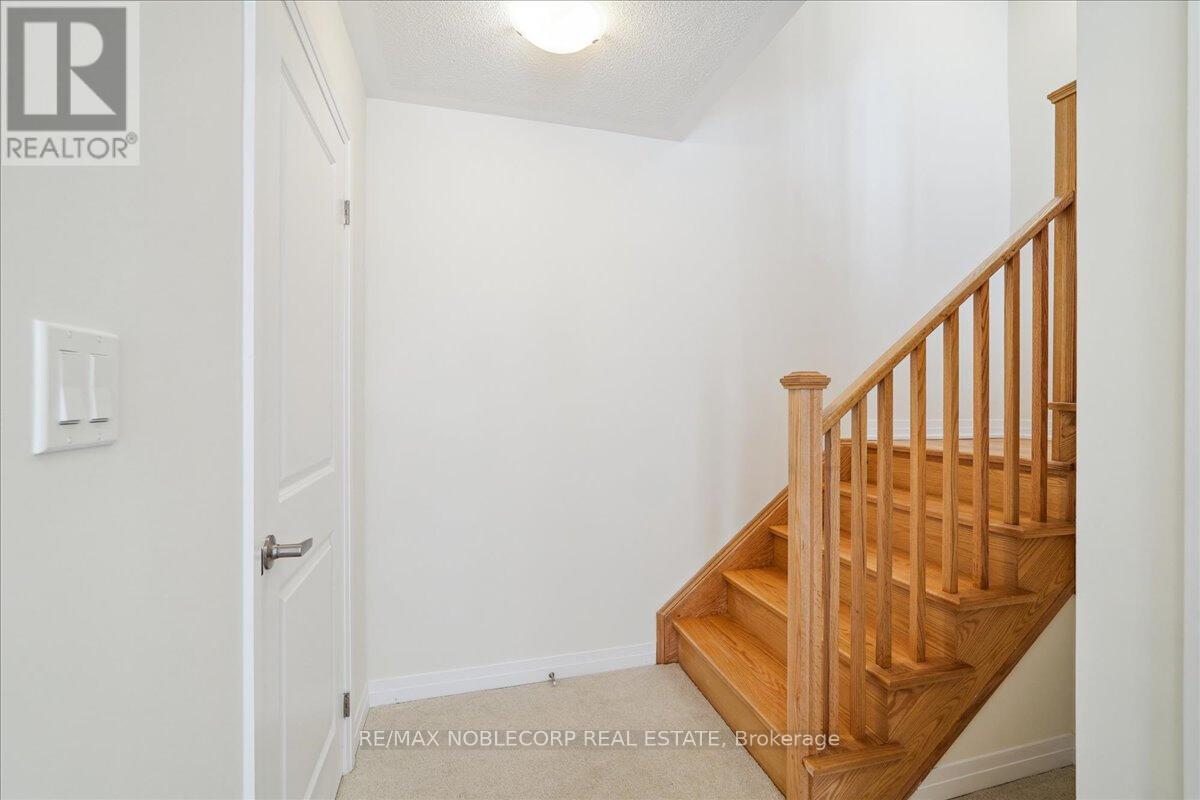 16 Tay Lane, Richmond Hill, Ontario L4S 0N8 - Photo 3 - N12525544