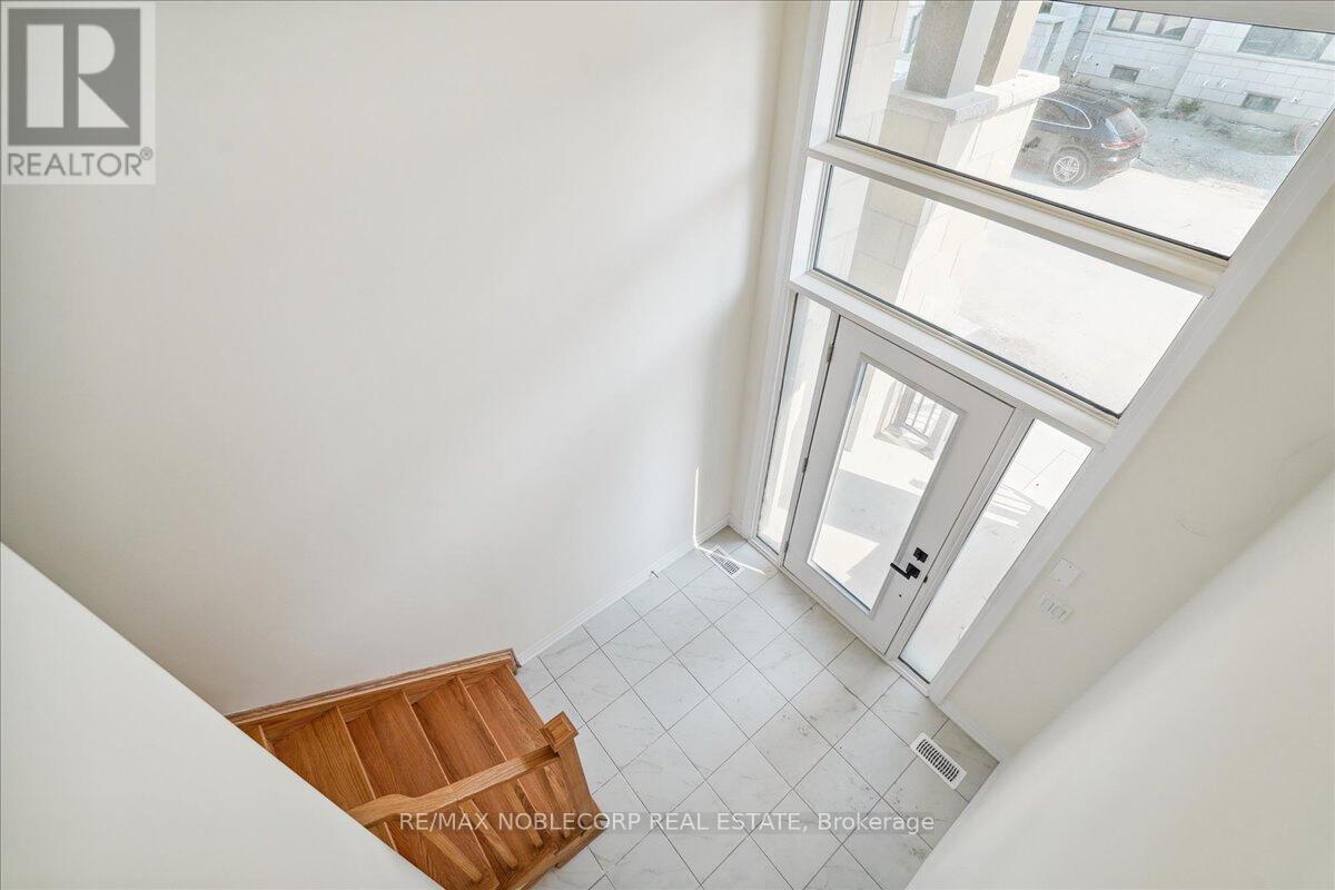 16 Tay Lane, Richmond Hill, Ontario L4S 0N8 - Photo 4 - N12525544