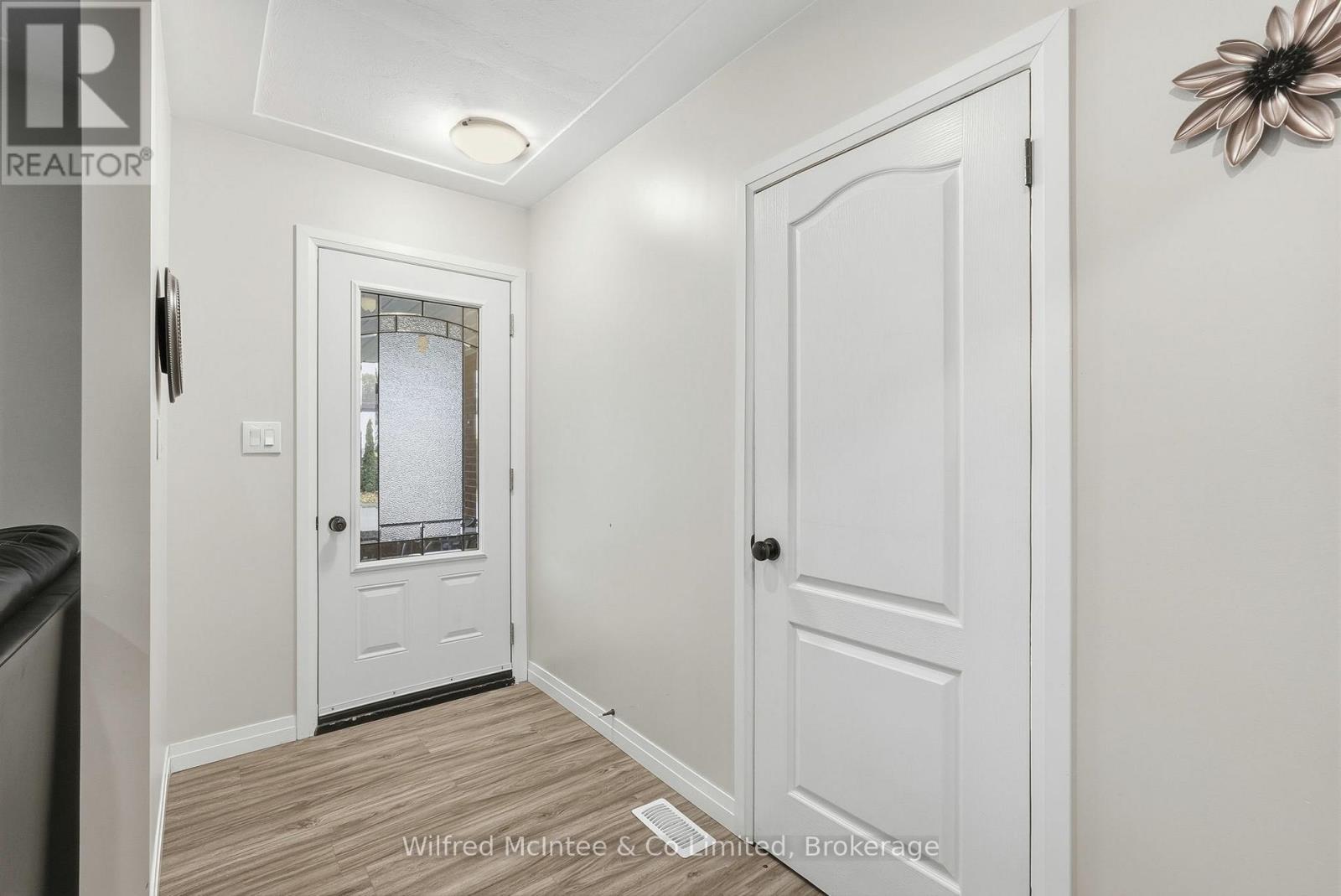 856 York Avenue N, North Perth, Ontario  N4W 2Y6 - Photo 3 - X12525662