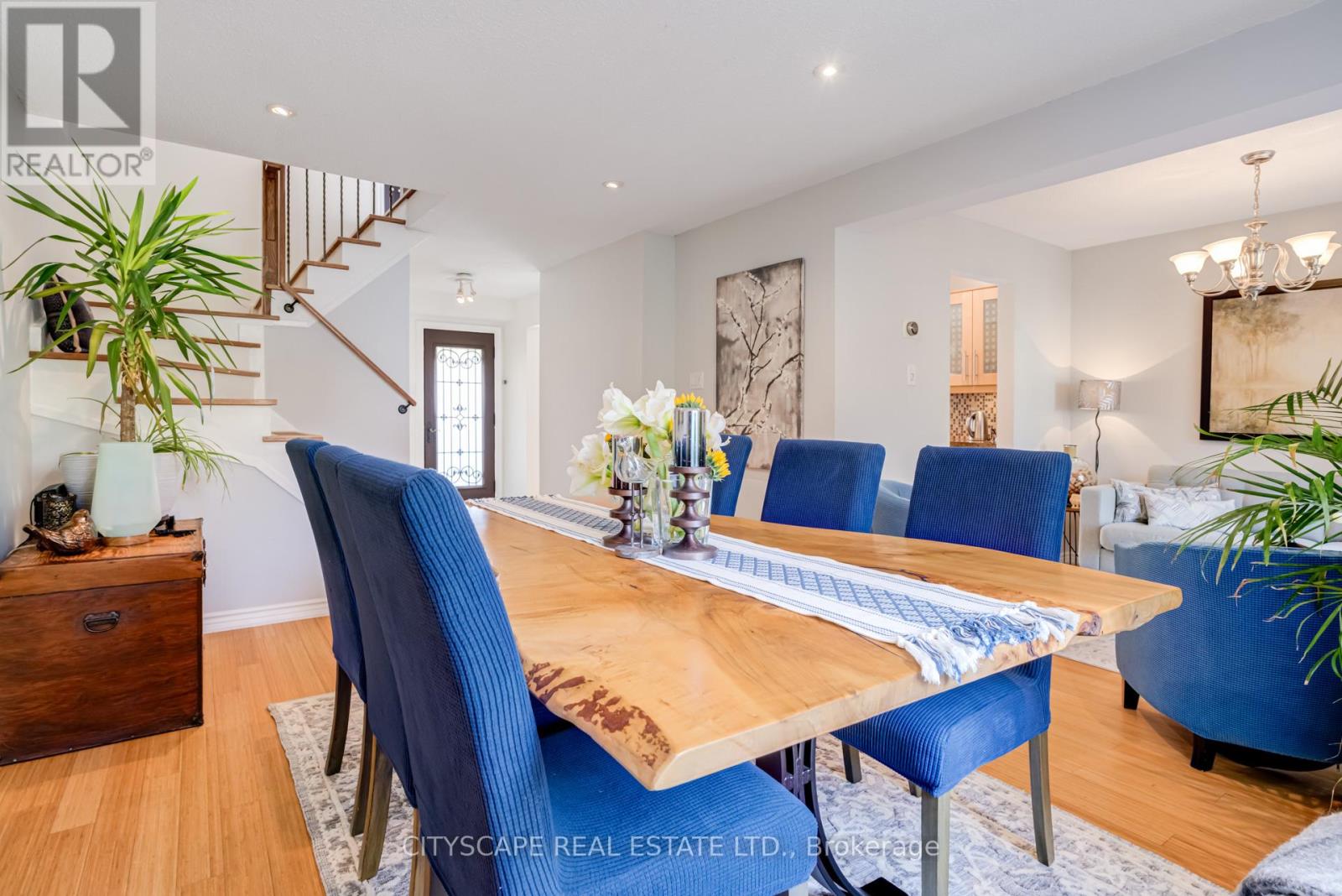 4235 Stonemason Crescent, Mississauga, Ontario  L5L 2Z6 - Photo 5 - W12518598