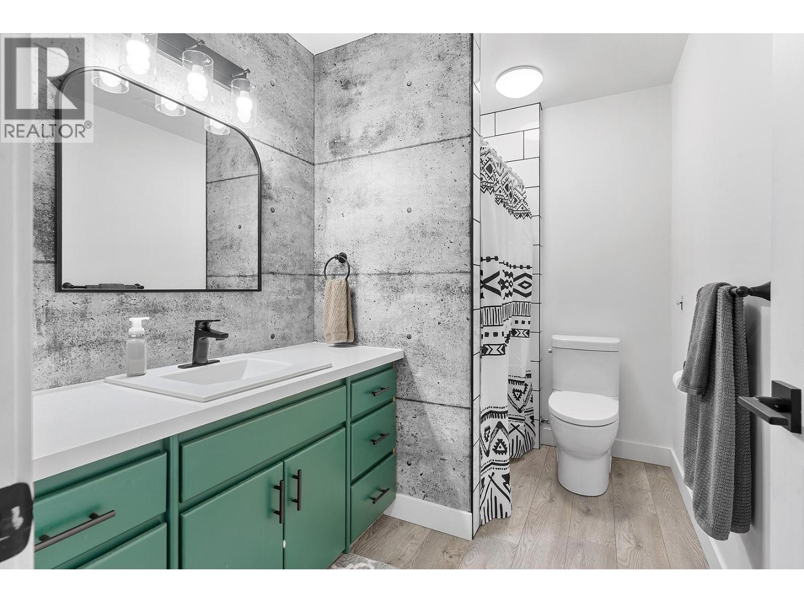 5633 Day Road, Vernon, British Columbia  V1B 3J5 - Photo 40 - 10368864