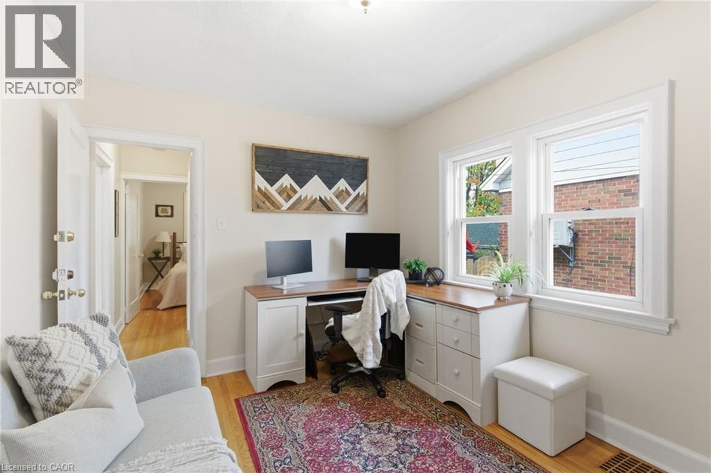 76 East 15th Street, Hamilton, Ontario L9A 4E9 - Photo 4 - 40786565