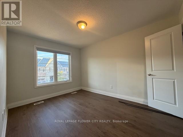 11 Dalbeattie Drive, Brampton, Ontario  L6Y 0E3 - Photo 18 - W12525602