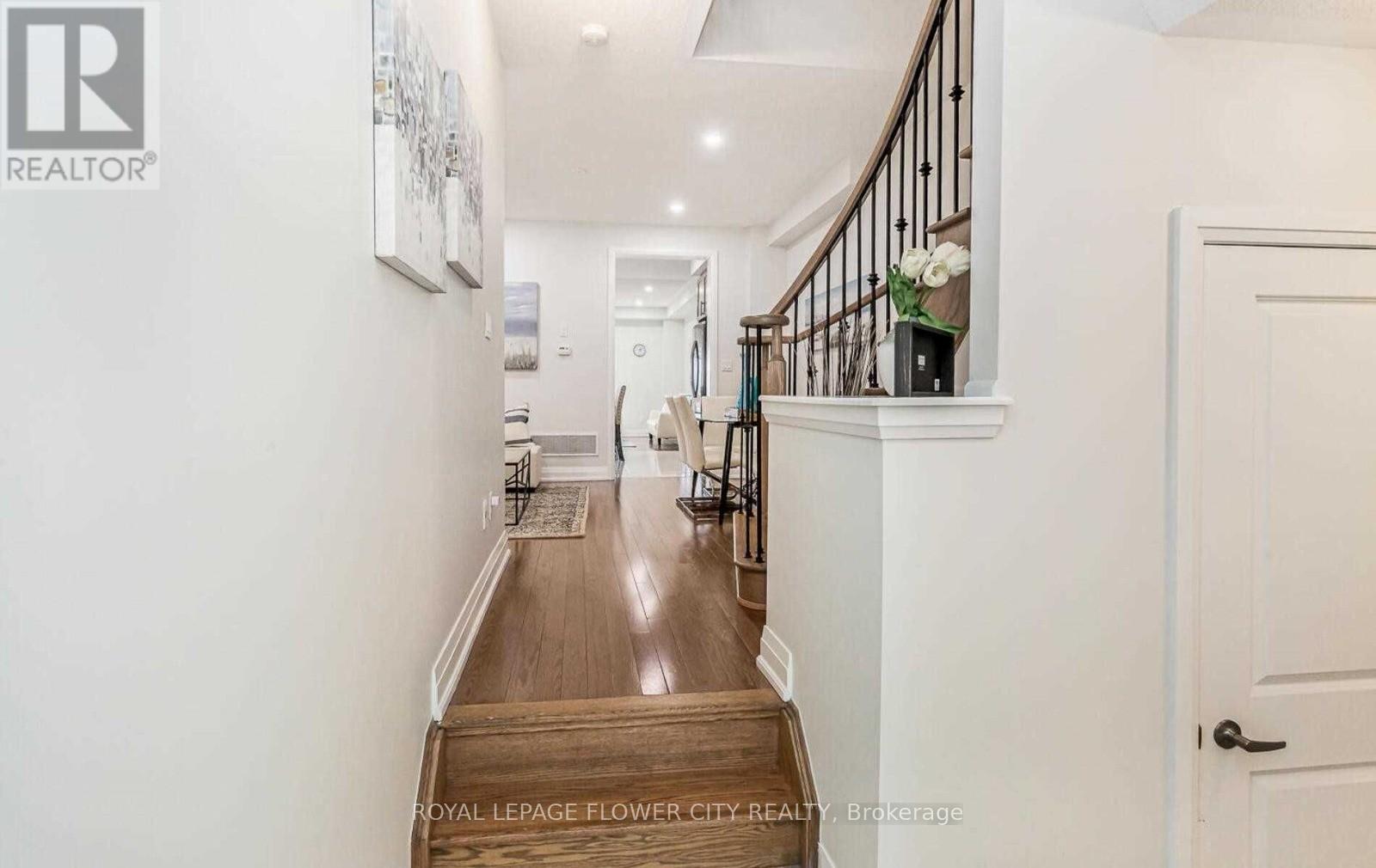 11 Dalbeattie Drive, Brampton, Ontario  L6Y 0E3 - Photo 6 - W12525602