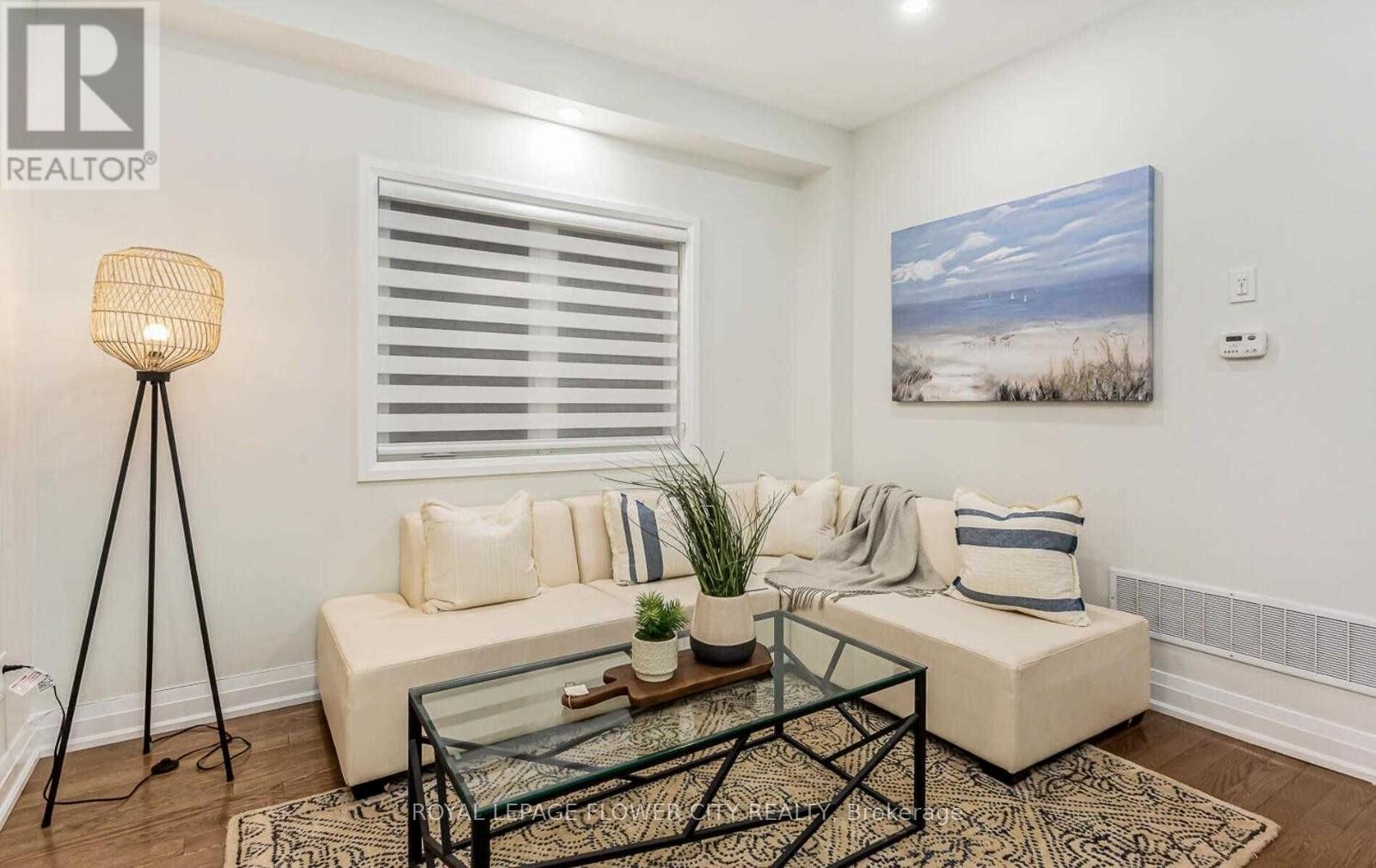 11 Dalbeattie Drive, Brampton, Ontario  L6Y 0E3 - Photo 9 - W12525602