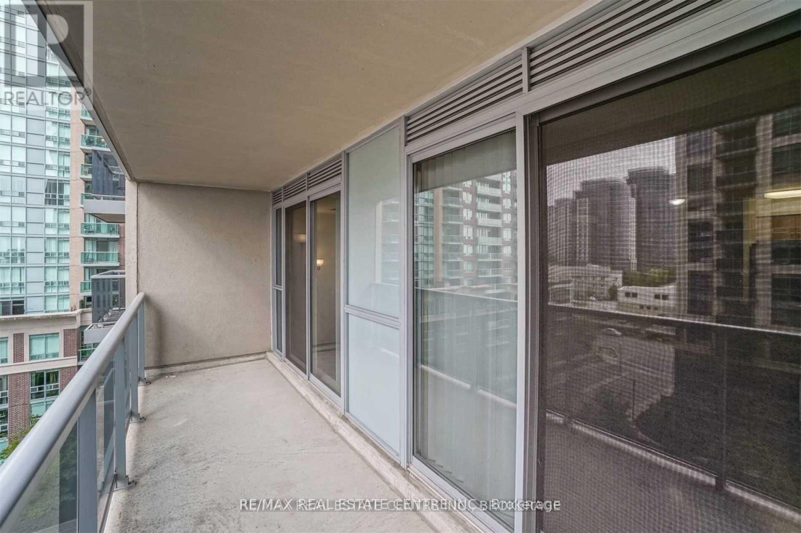 705 - 5 Michael Power Place, Toronto, Ontario  M9A 0A3 - Photo 16 - W12525606