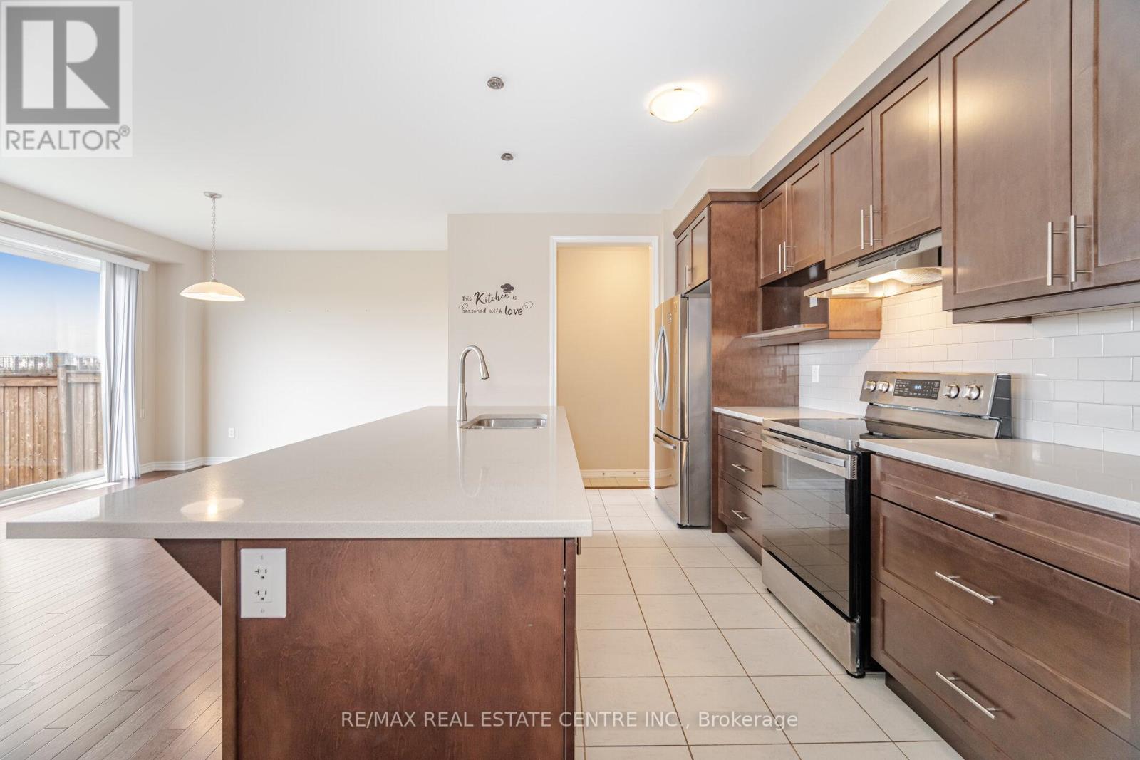 845 Aspen Terrace, Milton, Ontario L9E 1S1 - Photo 10 - W12525618