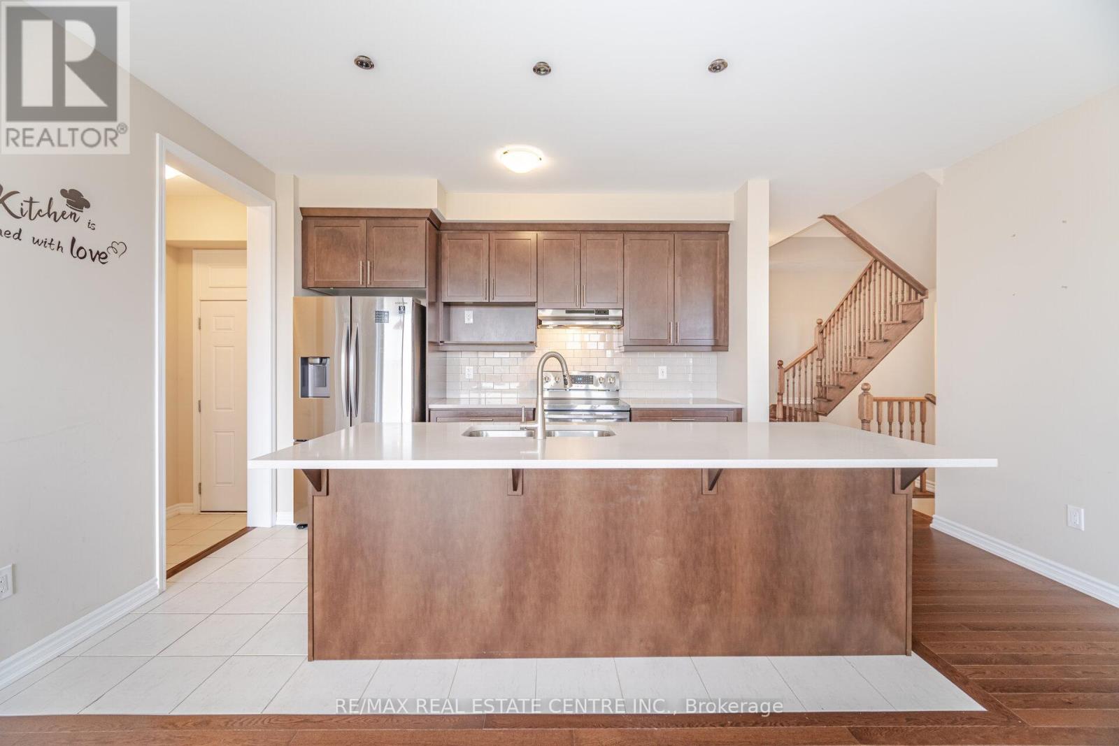 845 Aspen Terrace, Milton, Ontario L9E 1S1 - Photo 11 - W12525618