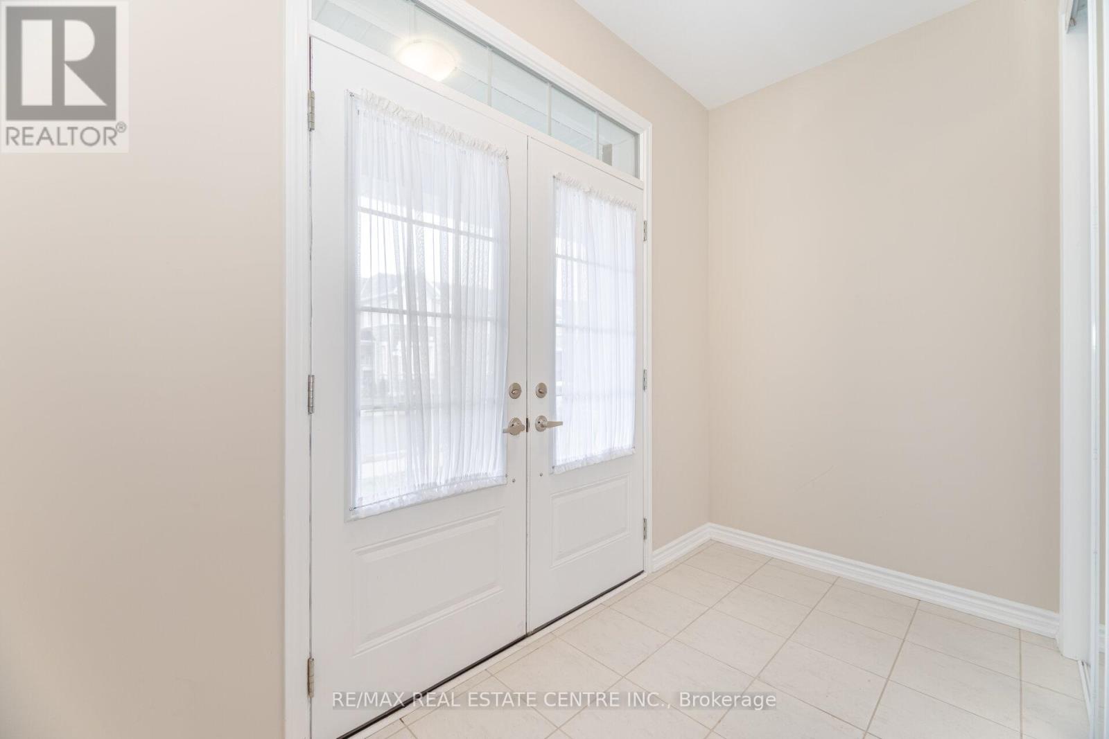 845 Aspen Terrace, Milton, Ontario L9E 1S1 - Photo 5 - W12525618