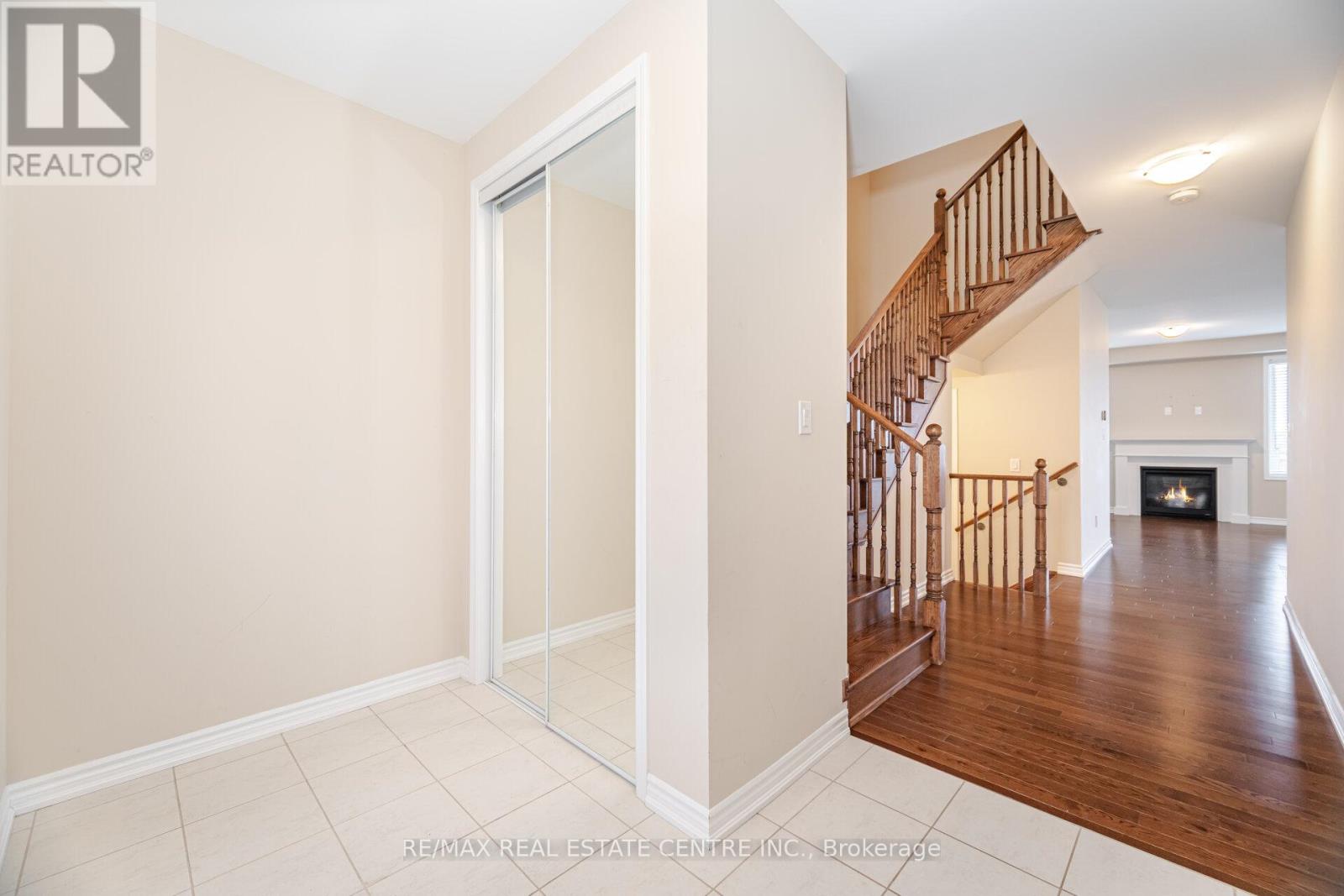 845 Aspen Terrace, Milton, Ontario L9E 1S1 - Photo 6 - W12525618