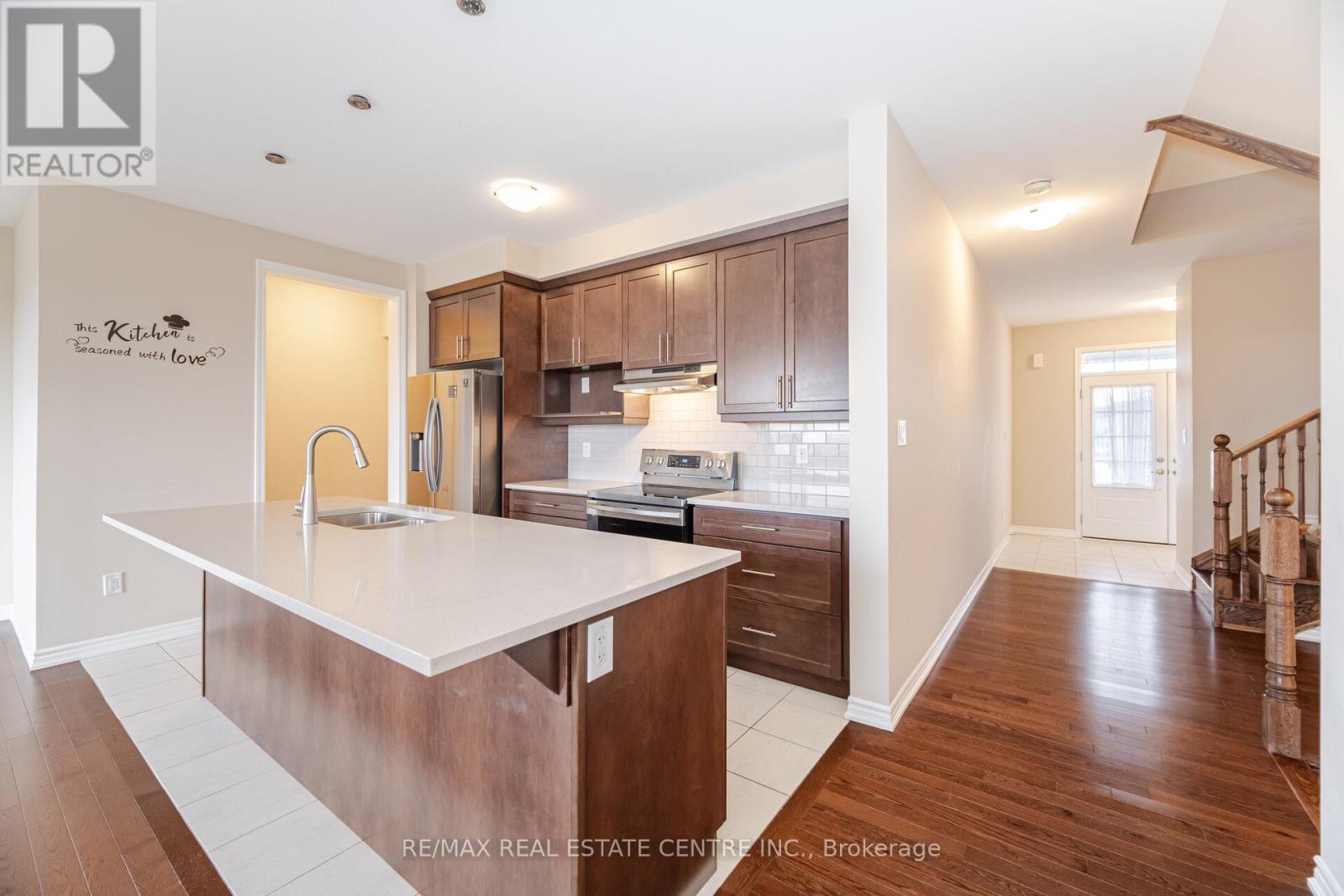 845 Aspen Terrace, Milton, Ontario L9E 1S1 - Photo 7 - W12525618