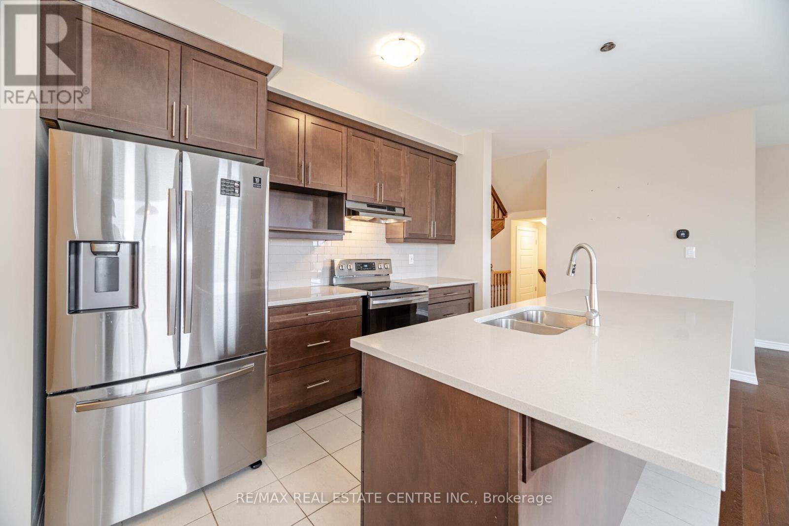 845 Aspen Terrace, Milton, Ontario L9E 1S1 - Photo 8 - W12525618