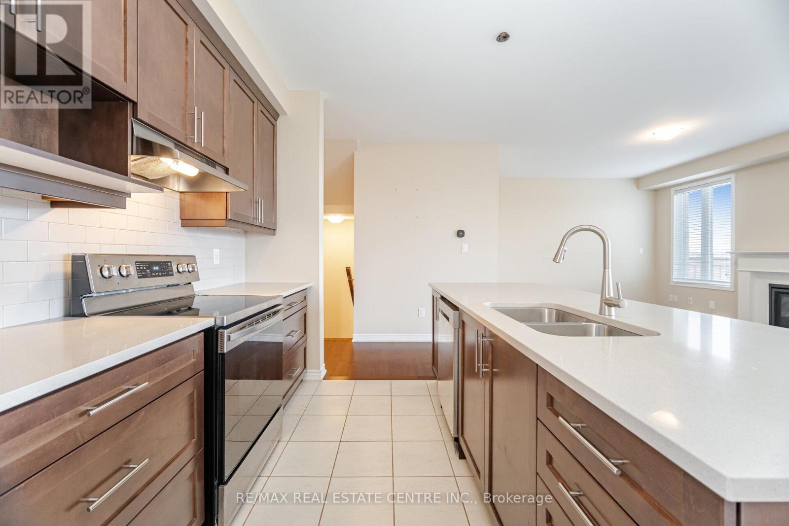 845 Aspen Terrace, Milton, Ontario L9E 1S1 - Photo 9 - W12525618