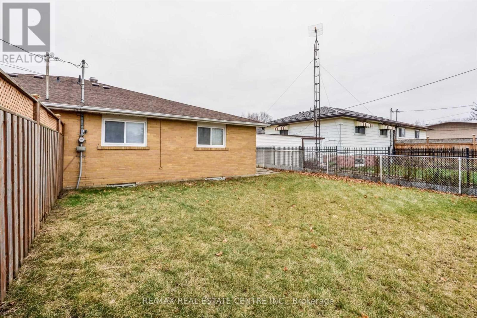 Upper - 83 Autumn Boulevard, Brampton, Ontario  L6T 2W1 - Photo 20 - W12525632