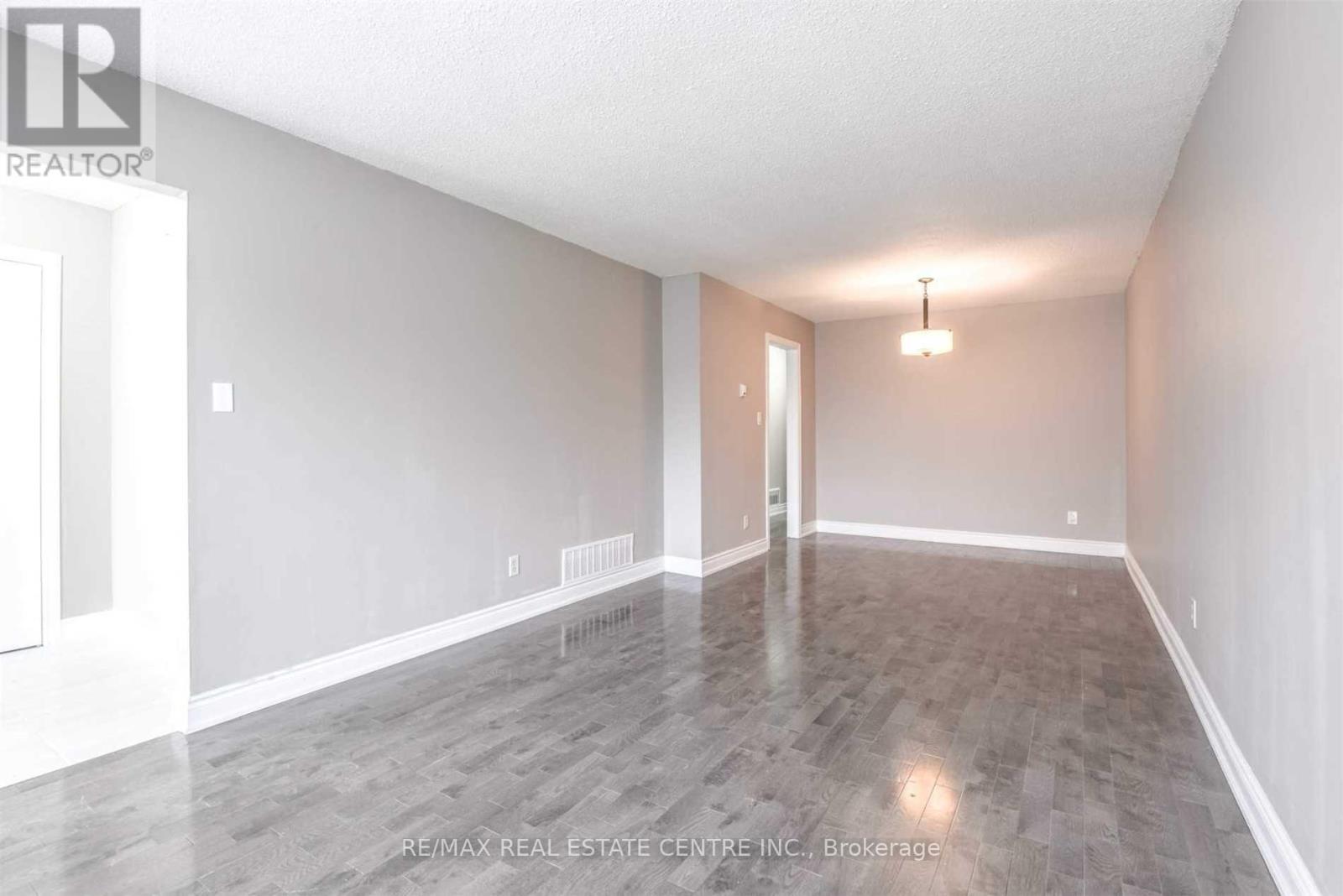 Upper - 83 Autumn Boulevard, Brampton, Ontario  L6T 2W1 - Photo 5 - W12525632