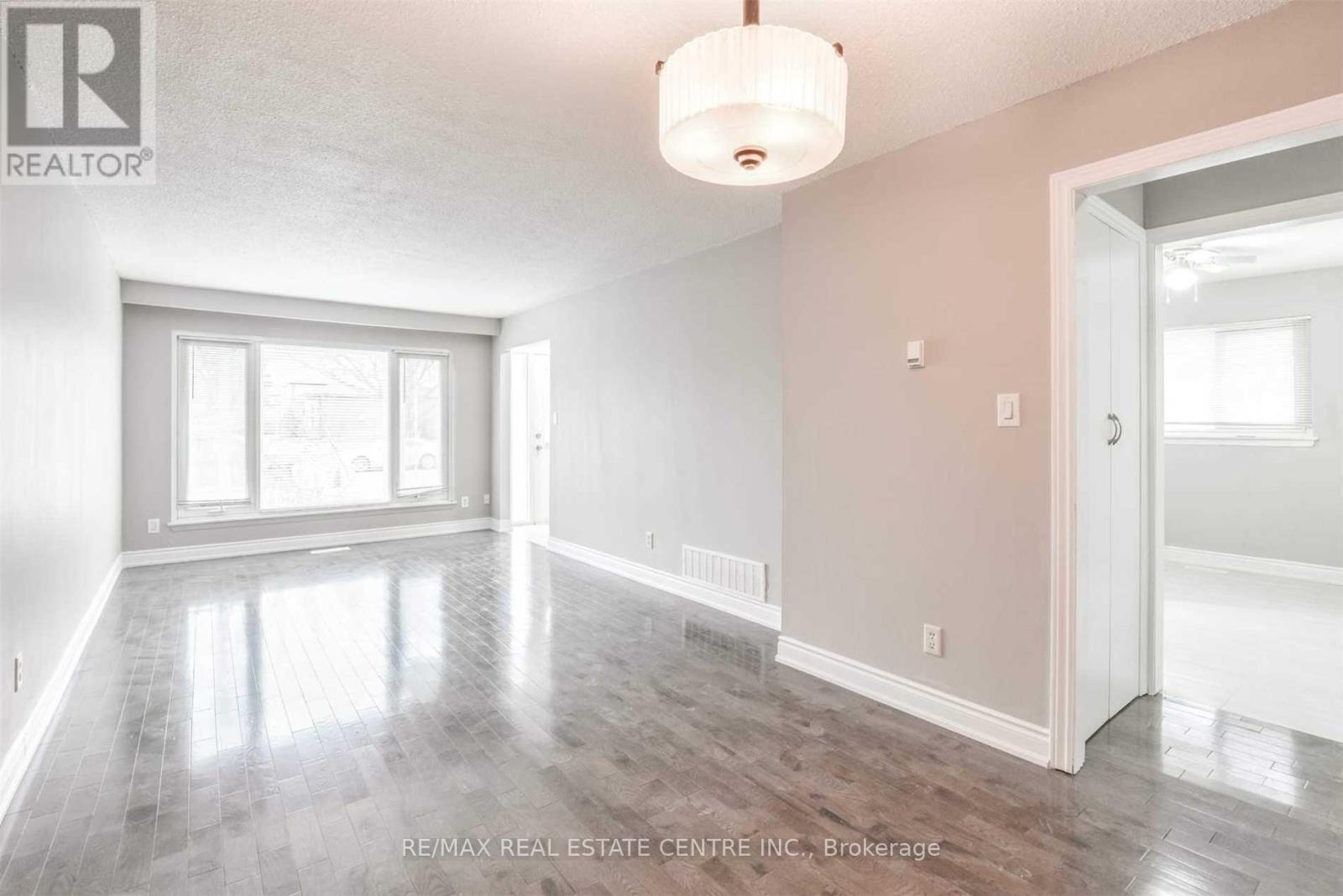 Upper - 83 Autumn Boulevard, Brampton, Ontario  L6T 2W1 - Photo 6 - W12525632