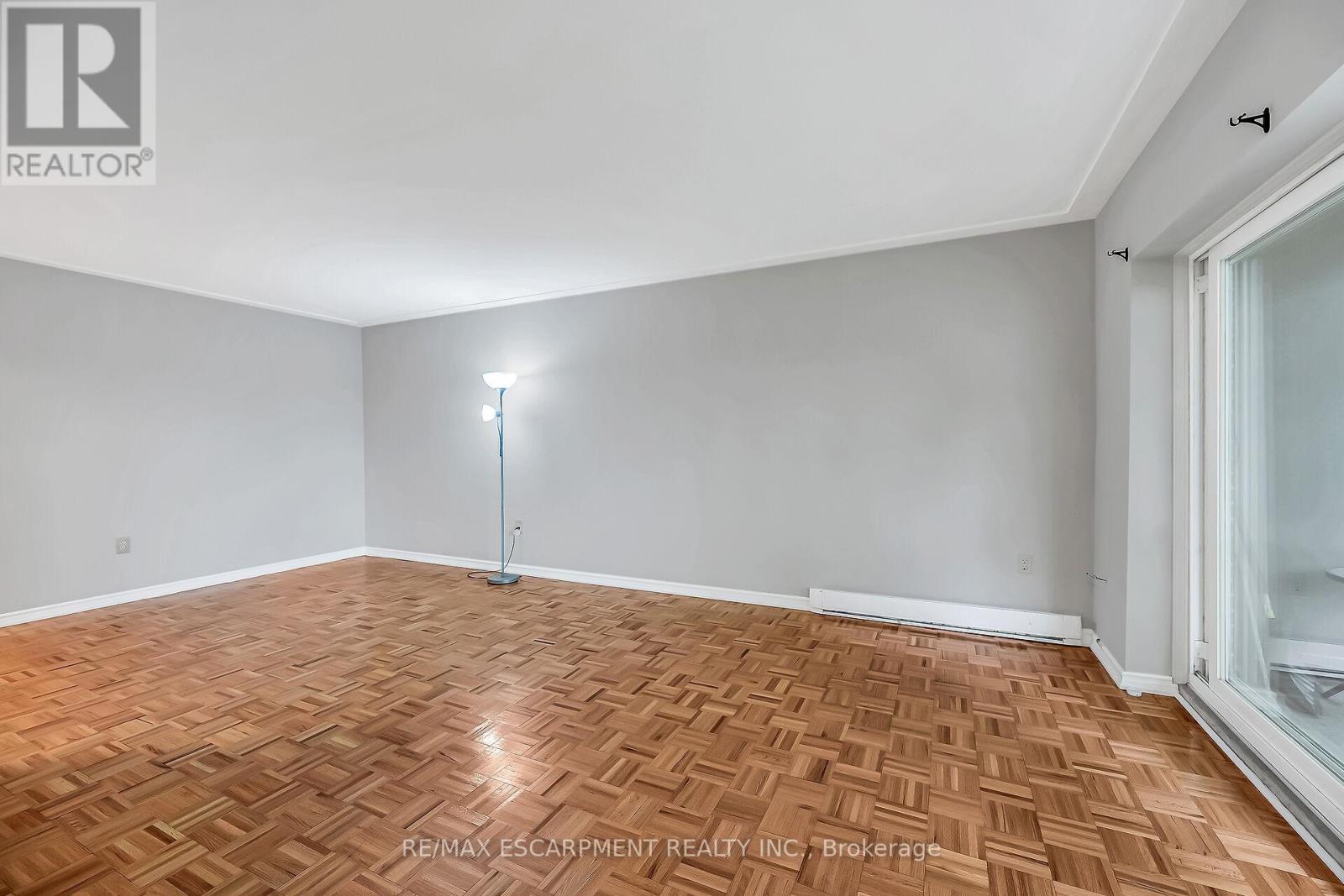 103 - 11 Woodman Drive S, Hamilton, Ontario  L8K 4E3 - Photo 10 - X12525614