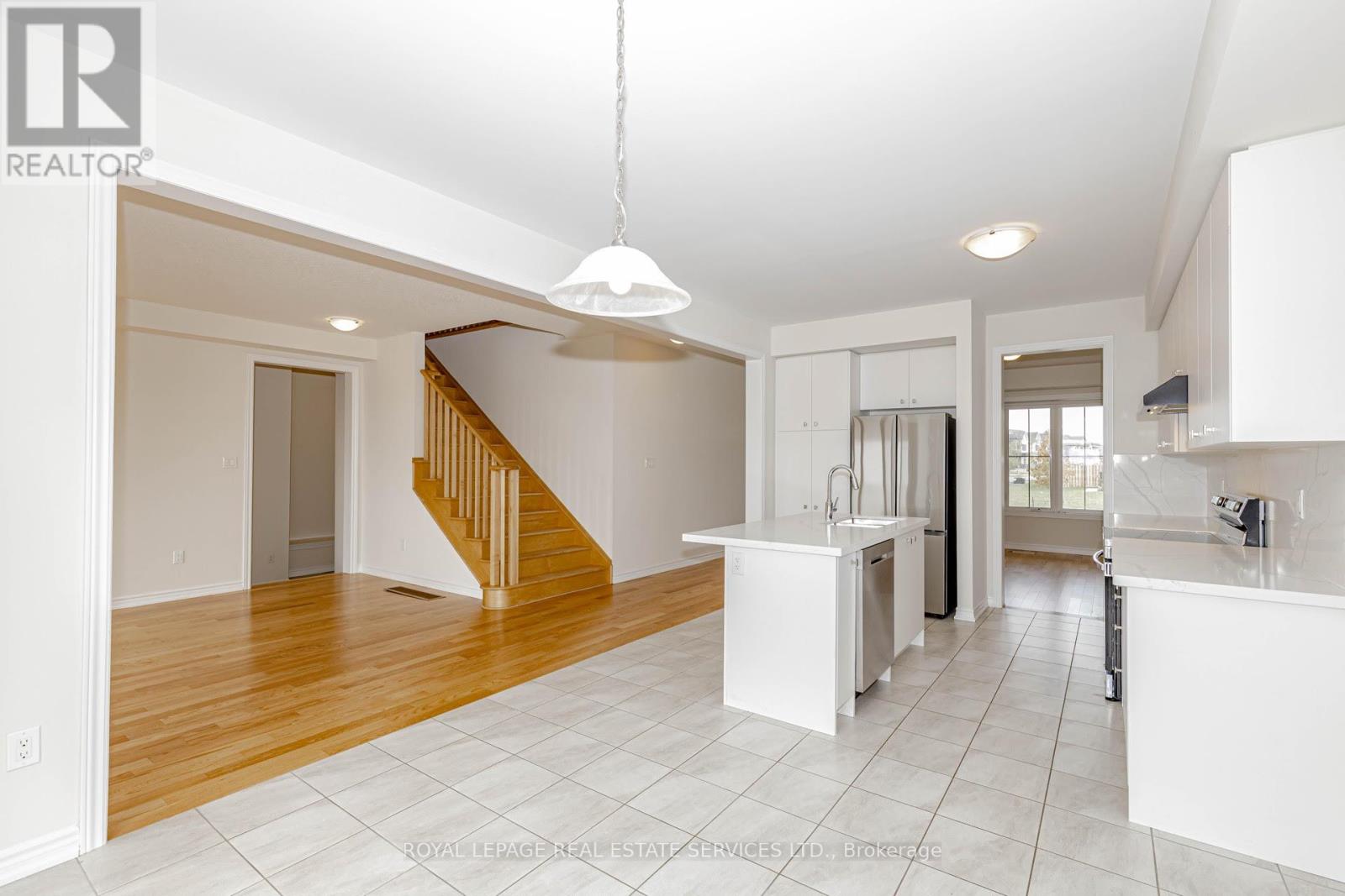 96 Explorer Way W, Thorold, Ontario  L2V 0K3 - Photo 11 - X12525634