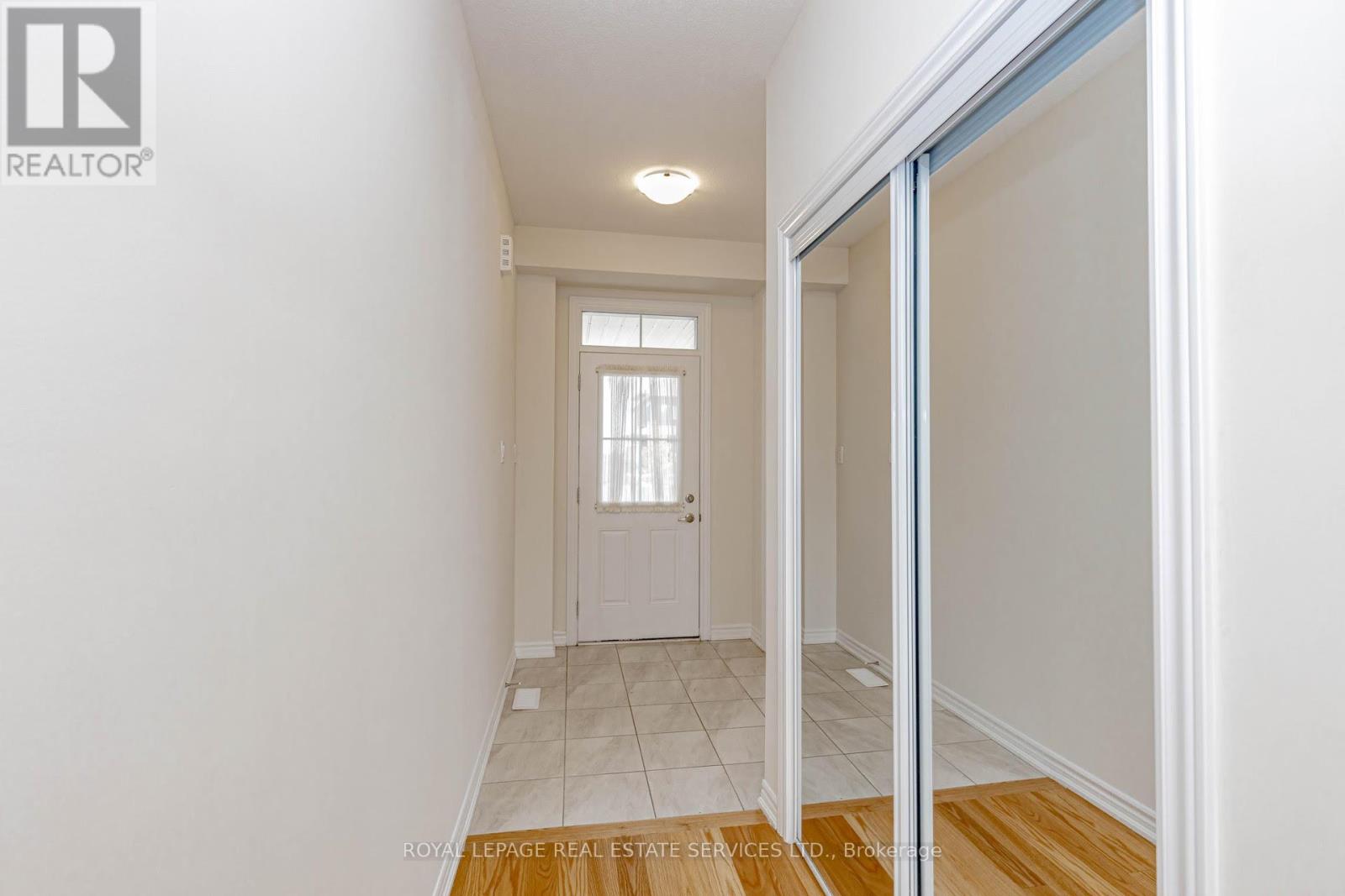 96 Explorer Way W, Thorold, Ontario  L2V 0K3 - Photo 3 - X12525634