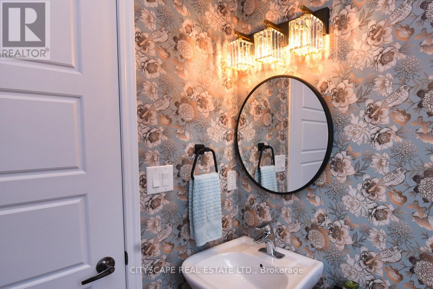 16 Kelso Drive, Haldimand, Ontario  N3W 0B7 - Photo 12 - X12525642