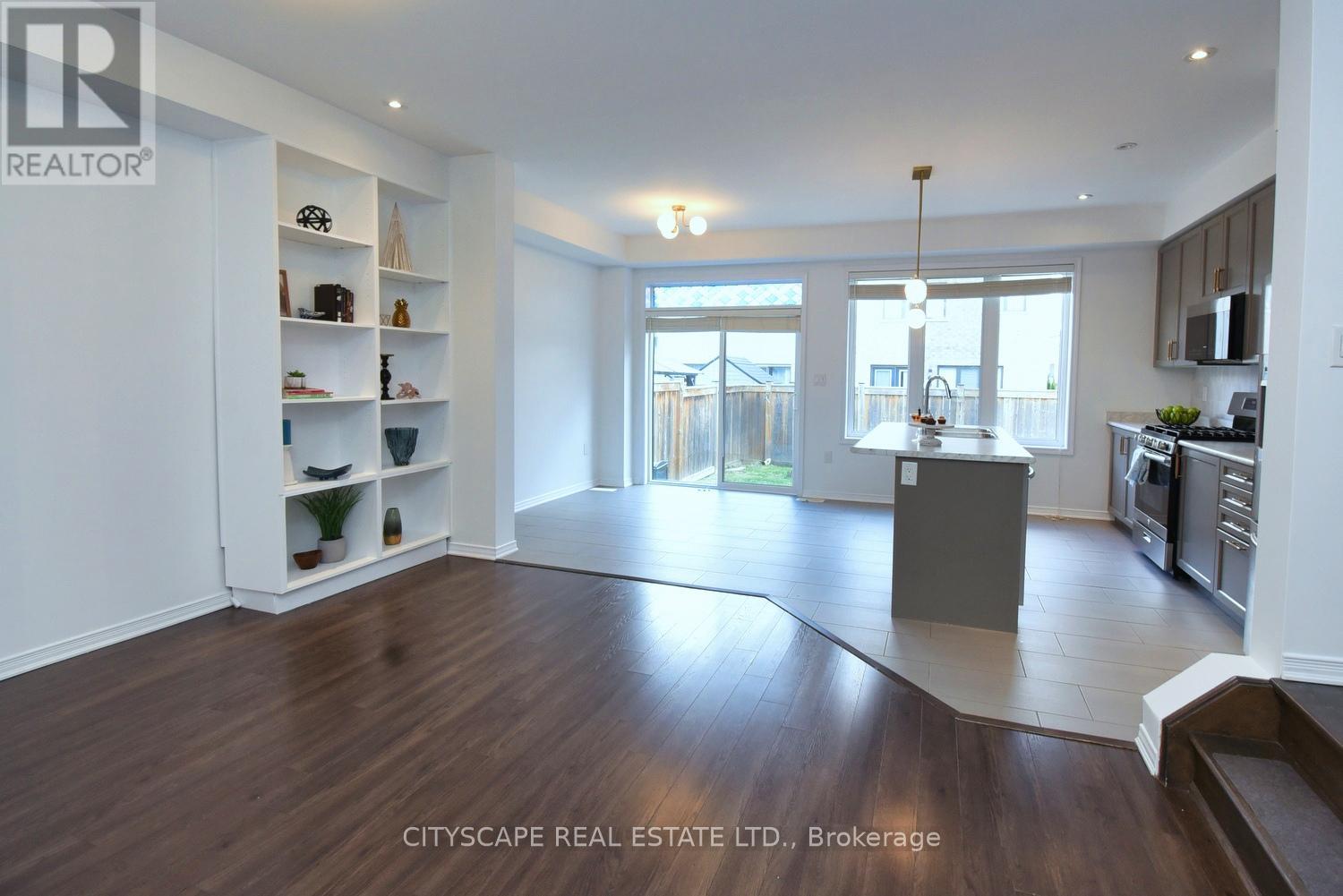 16 Kelso Drive, Haldimand, Ontario  N3W 0B7 - Photo 5 - X12525642