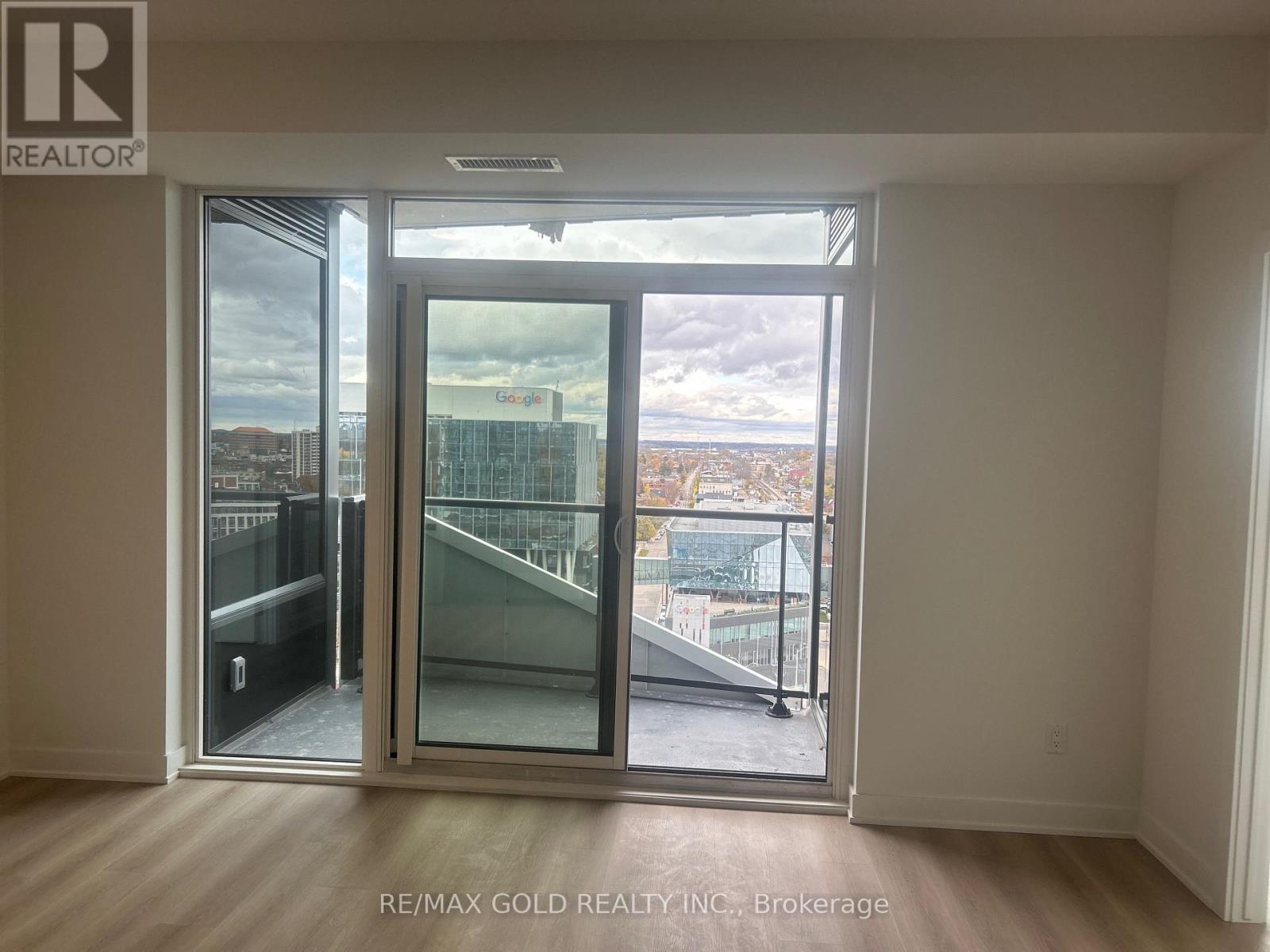 1510 - 25 Wellington Street, Kitchener, Ontario  N2G 0G5 - Photo 2 - X12525658