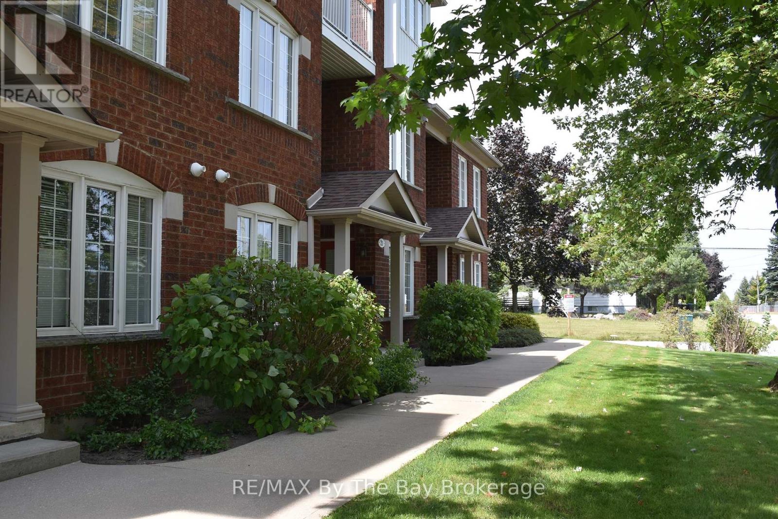 21 Raglan Street, Collingwood, Ontario  L9Y 5J5 - Photo 9 - S12525690