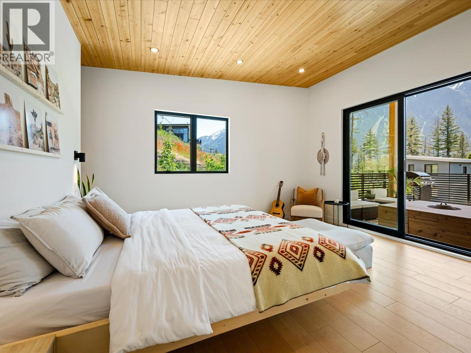 3011 Tenquille Place, Pemberton, British Columbia V0N 2L3 - Photo 15 - R3065961