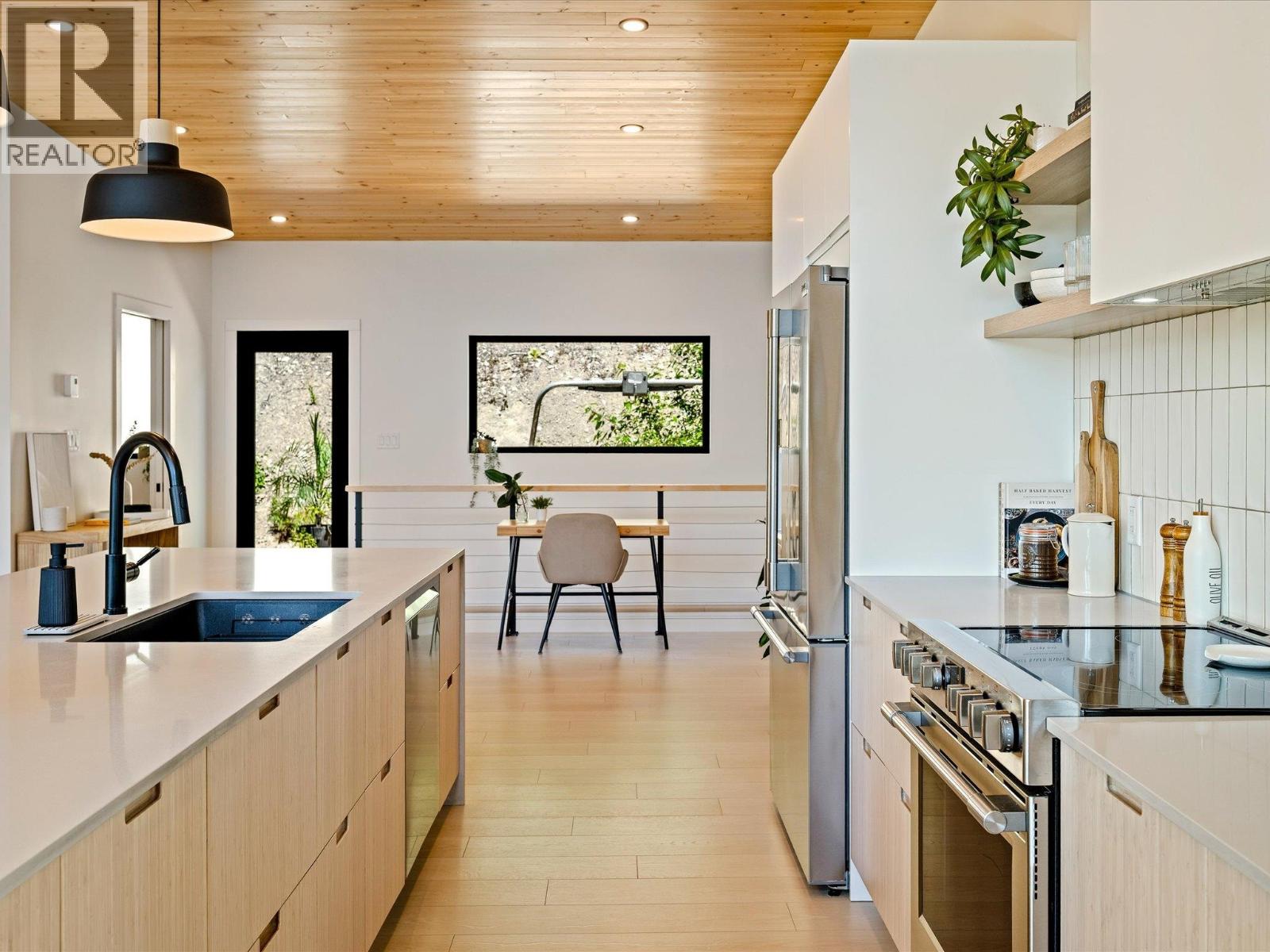 3011 Tenquille Place, Pemberton, British Columbia V0N 2L3 - Photo 7 - R3065961