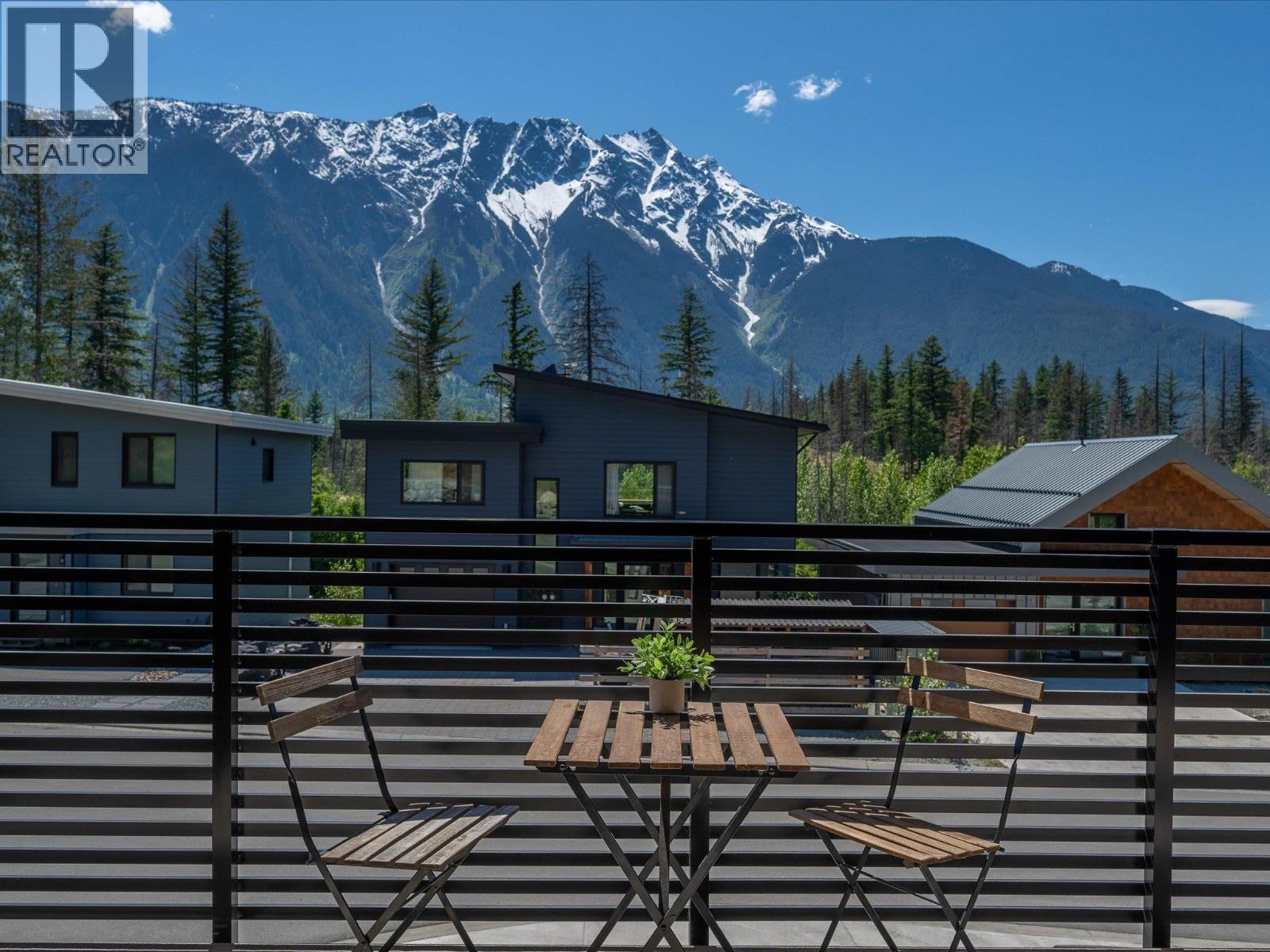 3011 Tenquille Place, Pemberton, British Columbia V0N 2L3 - Photo 9 - R3065961