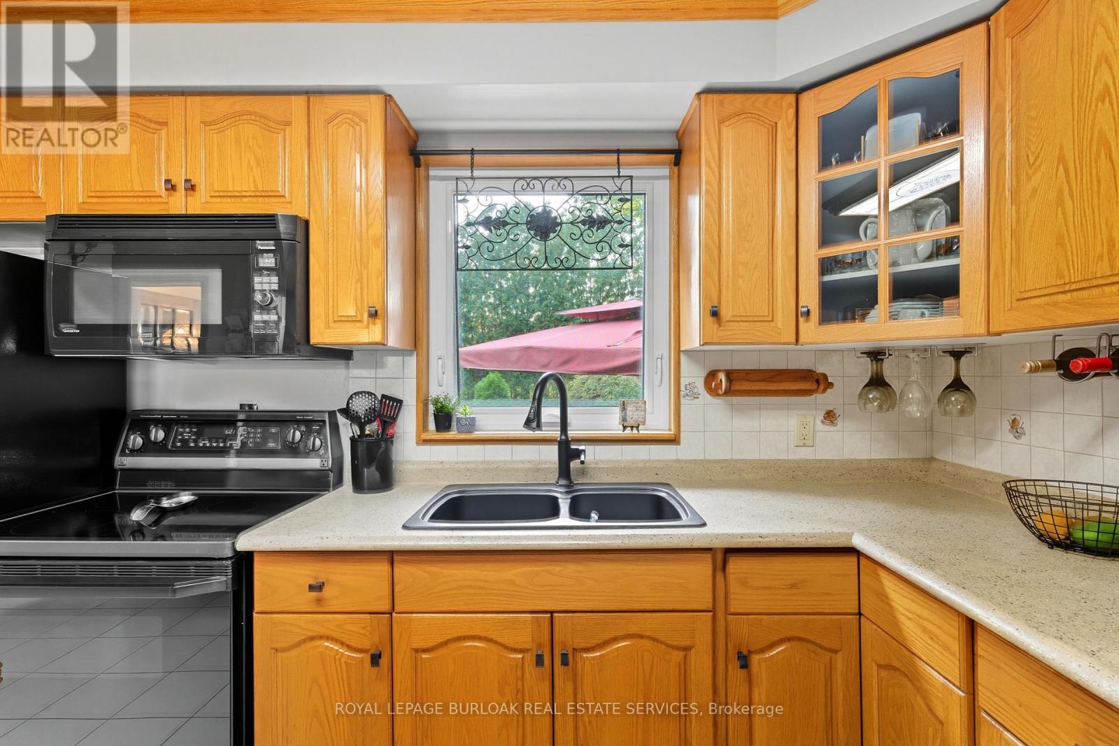 1159 Greening Avenue, Mississauga, Ontario L4Y 1H3 - Photo 10 - W12397168