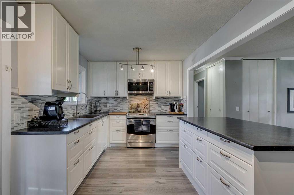 448 Malvern Close Ne, Calgary, Alberta  T2A 4W8 - Photo 7 - A2258898