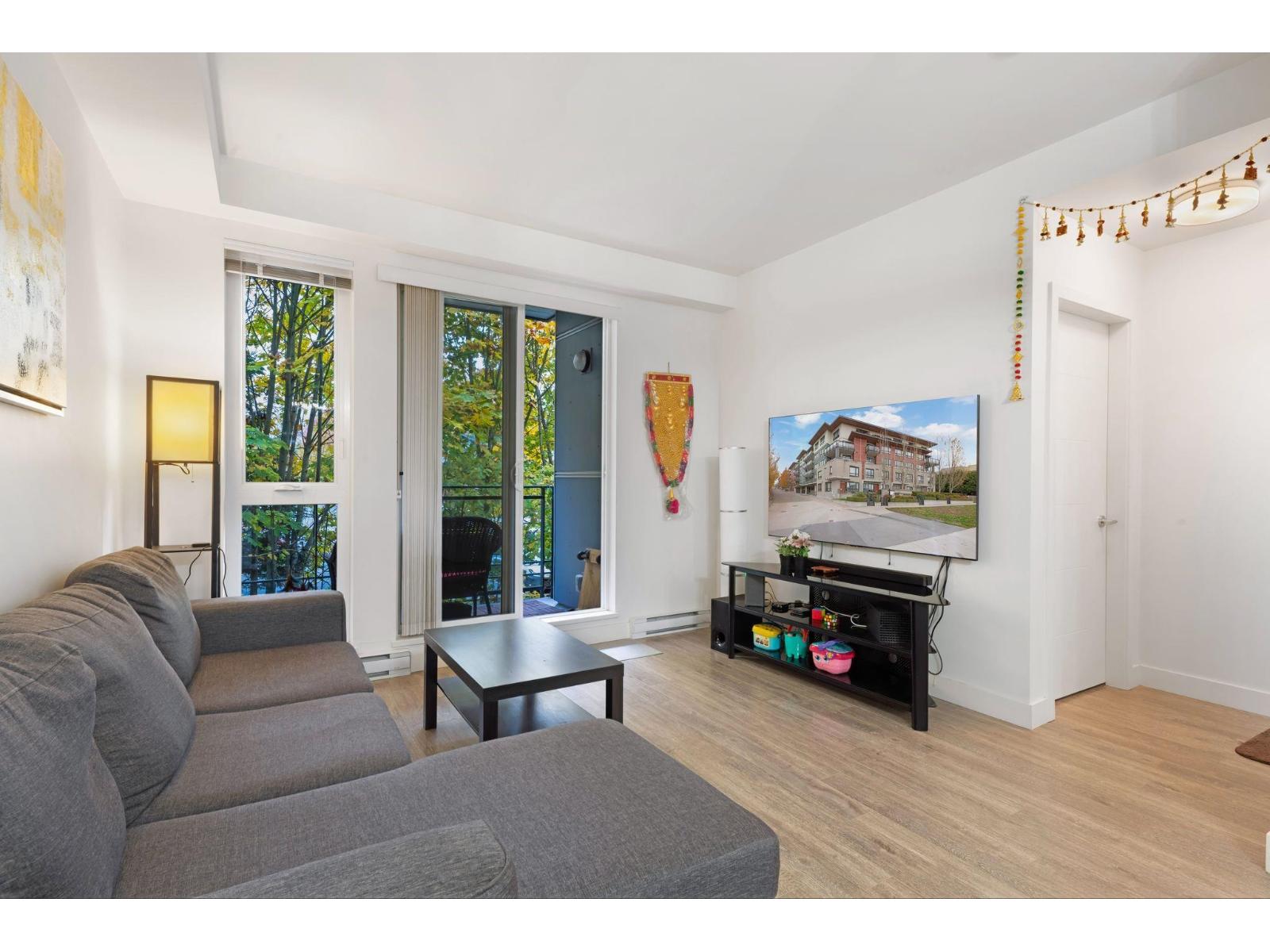 207 13925 Fraser Highway, Surrey, British Columbia  V3T 4E6 - Photo 3 - R3064208