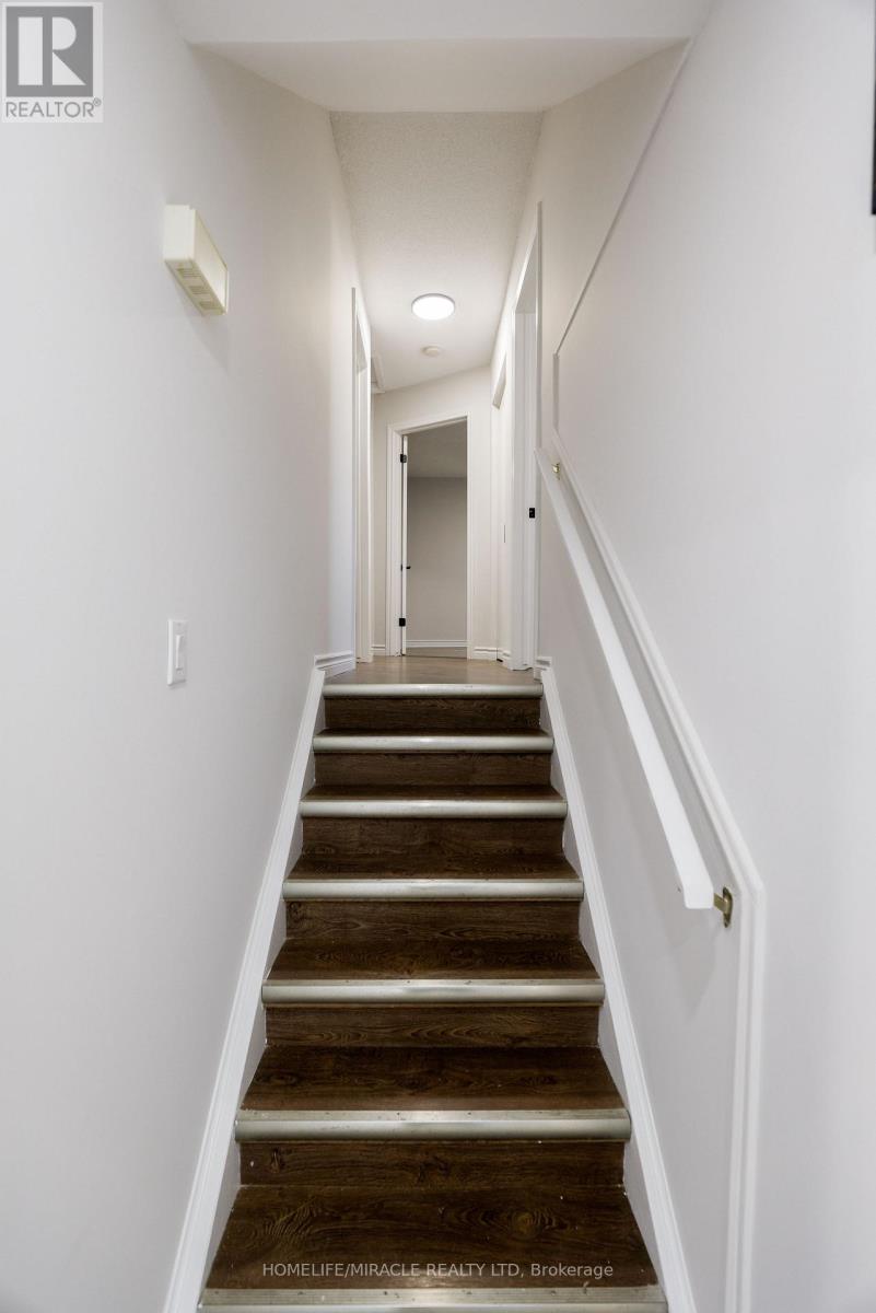 699 Classic Drive, London East, Ontario N6W 5X1 - Photo 17 - X12481078