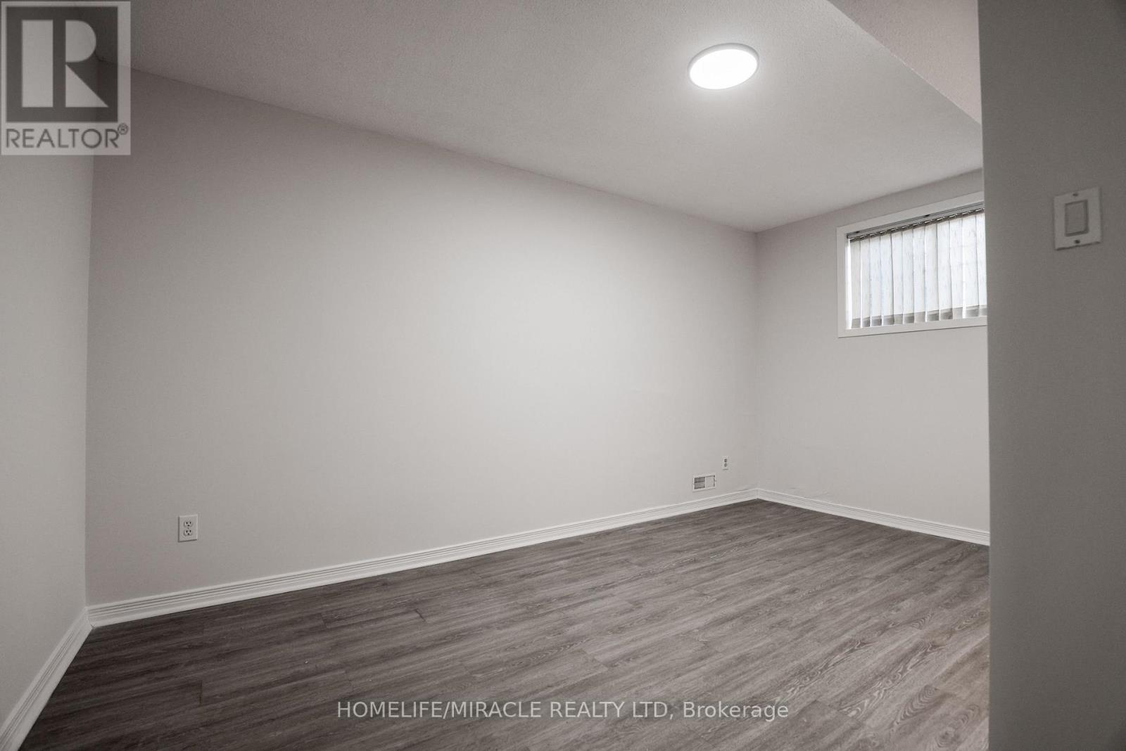 699 Classic Drive, London East, Ontario N6W 5X1 - Photo 31 - X12481078