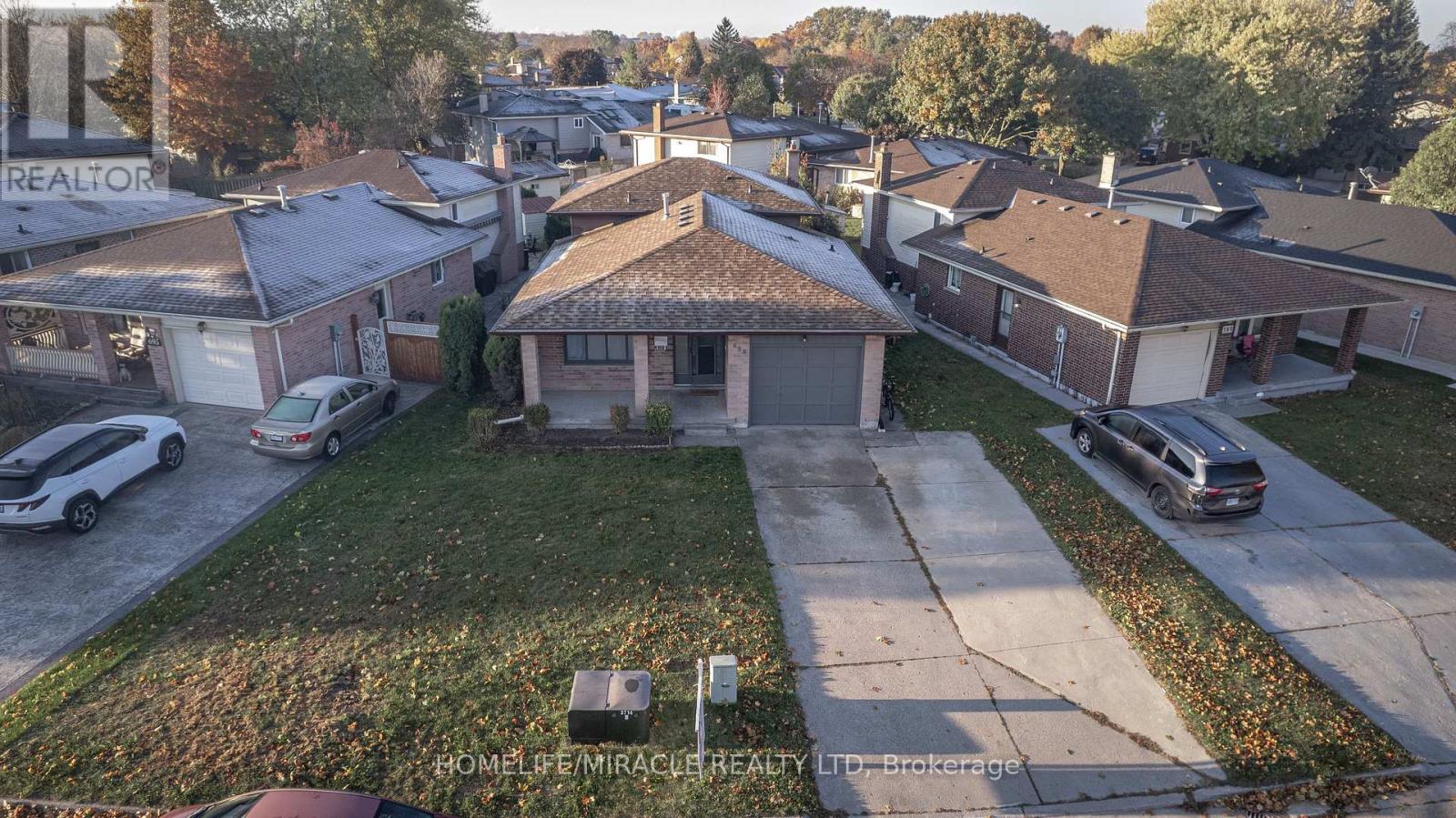 699 Classic Drive, London East, Ontario N6W 5X1 - Photo 4 - X12481078