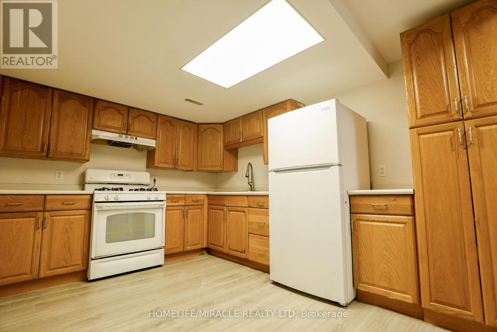 699 Classic Drive, London East, Ontario N6W 5X1 - Photo 30 - X12481078