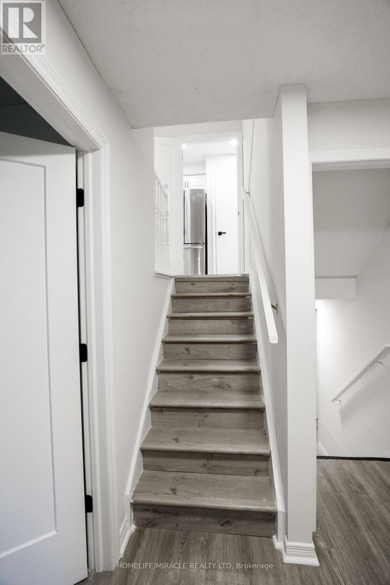 699 Classic Drive, London East, Ontario N6W 5X1 - Photo 27 - X12481078