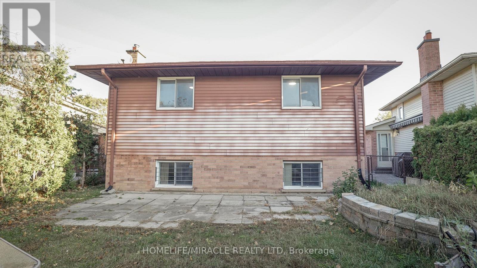 699 Classic Drive, London East, Ontario N6W 5X1 - Photo 7 - X12481078