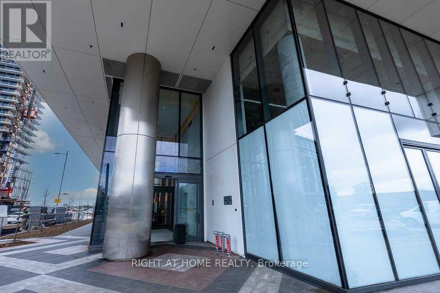 307 - 950 Portage Parkway, Vaughan, Ontario  L4K 0J7 - Photo 2 - N12525694