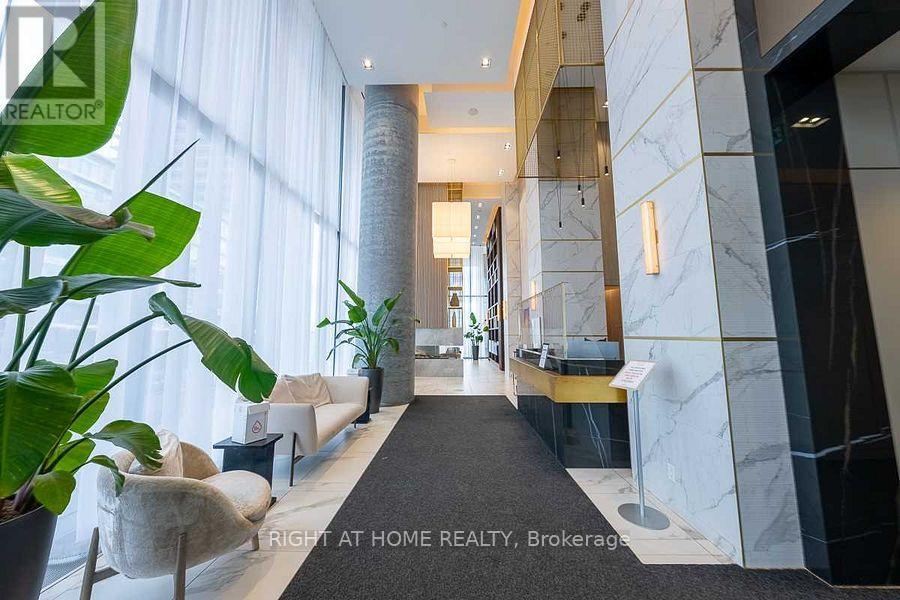 307 - 950 Portage Parkway, Vaughan, Ontario  L4K 0J7 - Photo 3 - N12525694