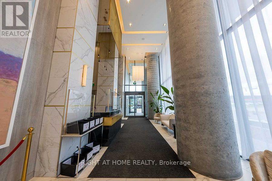 307 - 950 Portage Parkway, Vaughan, Ontario  L4K 0J7 - Photo 4 - N12525694