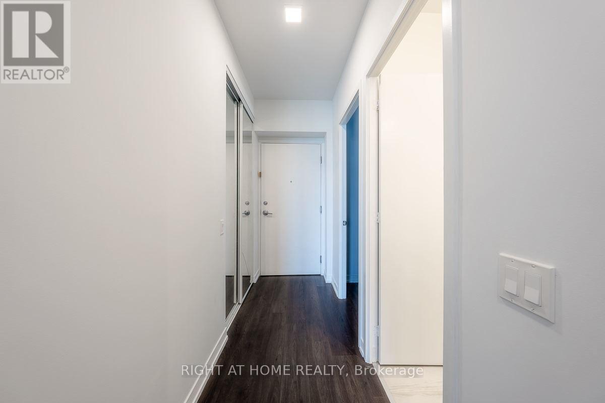 307 - 950 Portage Parkway, Vaughan, Ontario  L4K 0J7 - Photo 7 - N12525694