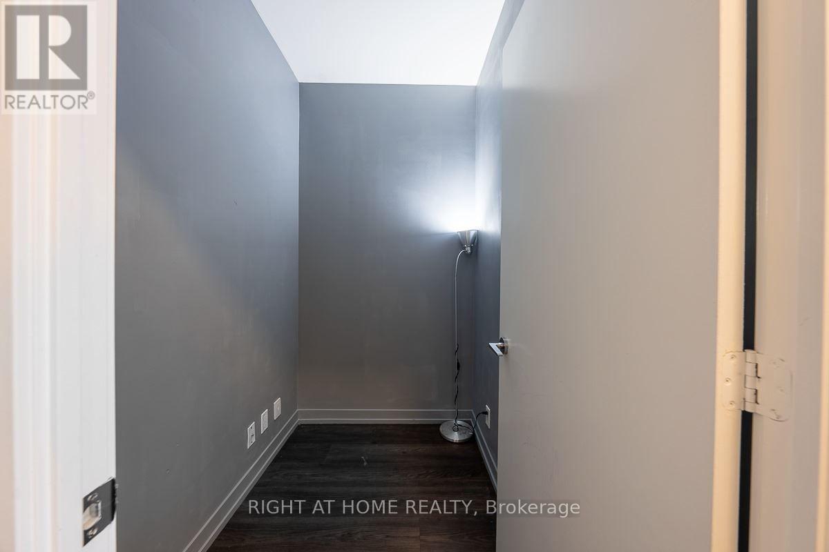 307 - 950 Portage Parkway, Vaughan, Ontario  L4K 0J7 - Photo 9 - N12525694