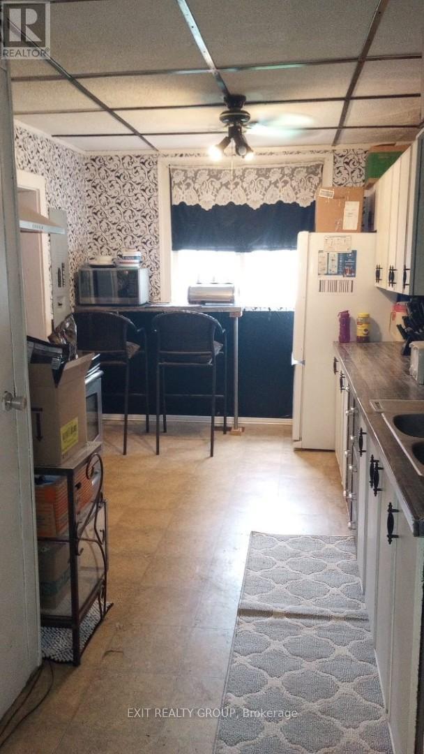 33 Glastonbury Road, Addington Highlands, Ontario K0H 2G0 - Photo 10 - X12525734