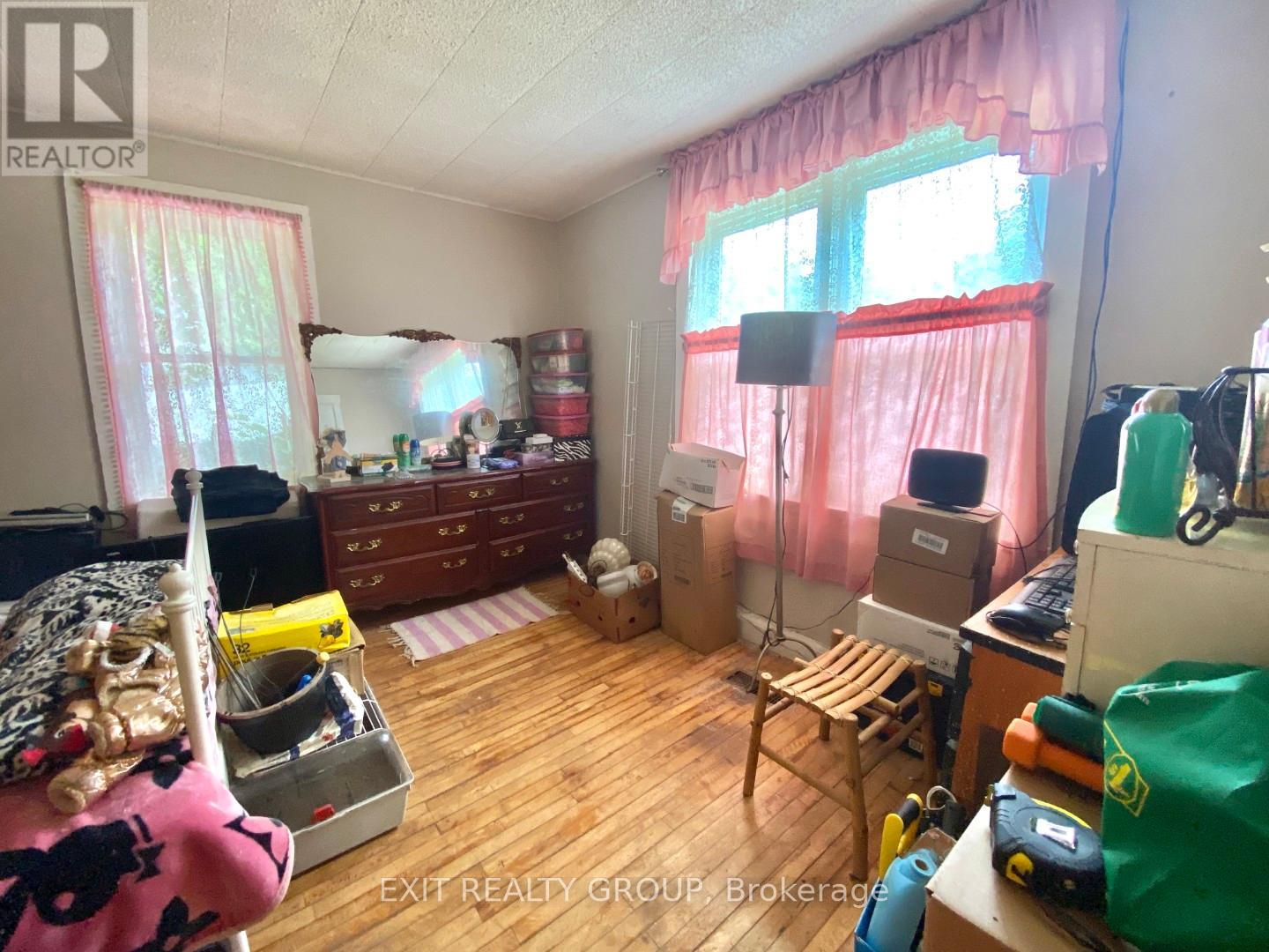 33 Glastonbury Road, Addington Highlands, Ontario K0H 2G0 - Photo 12 - X12525734